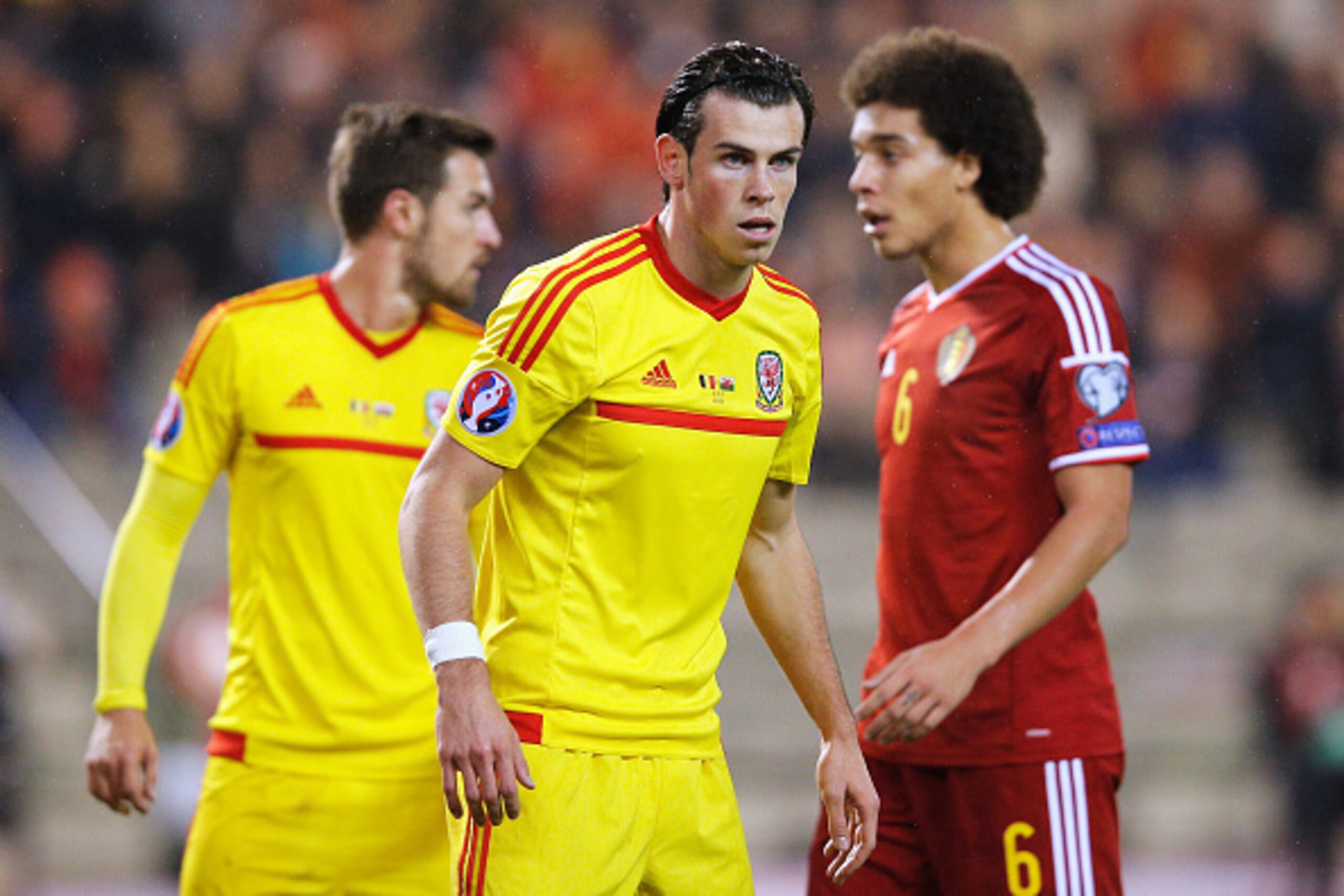 BRUSSELS, BELGIUM - NOVEMBER 16:  Gareth Bale of Wales waits for the corner during the Group B UEFA European Championship 2016 Qualifier match bewteen Belgium and Wales at King Baudouin Stadium on November 16, 2014 in Brussels, Belgium.  (Photo by Dean Mo