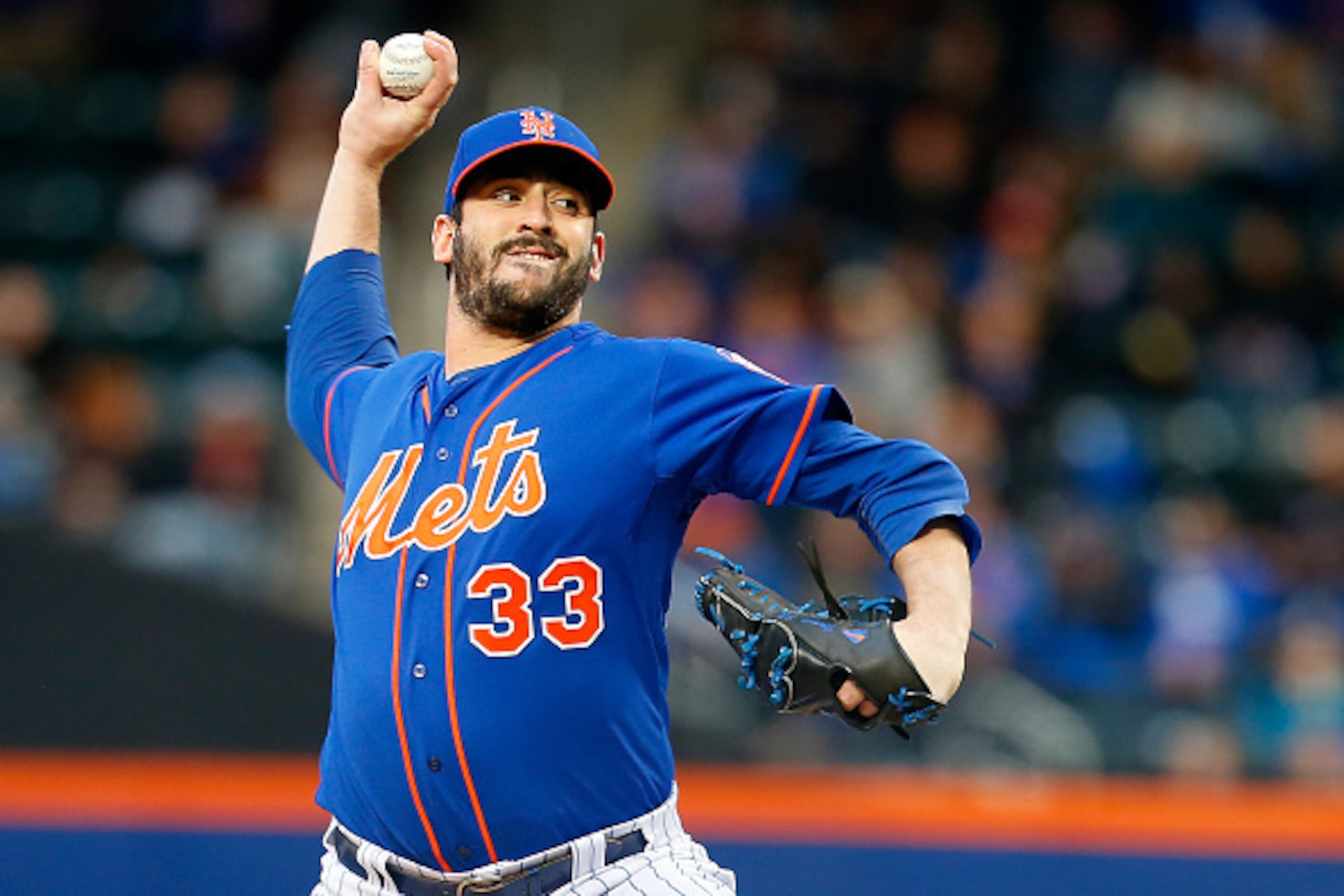 NEW YORK, NY - MAY 01:  Matt Harvey #33 of the New York Mets pitches in the first inning against the Washington Nationals at Citi Field on May 1, 2015 in the Flushing neighborhood of the Queens borough of New York City.  (Photo by Mike Stobe/Getty Images)