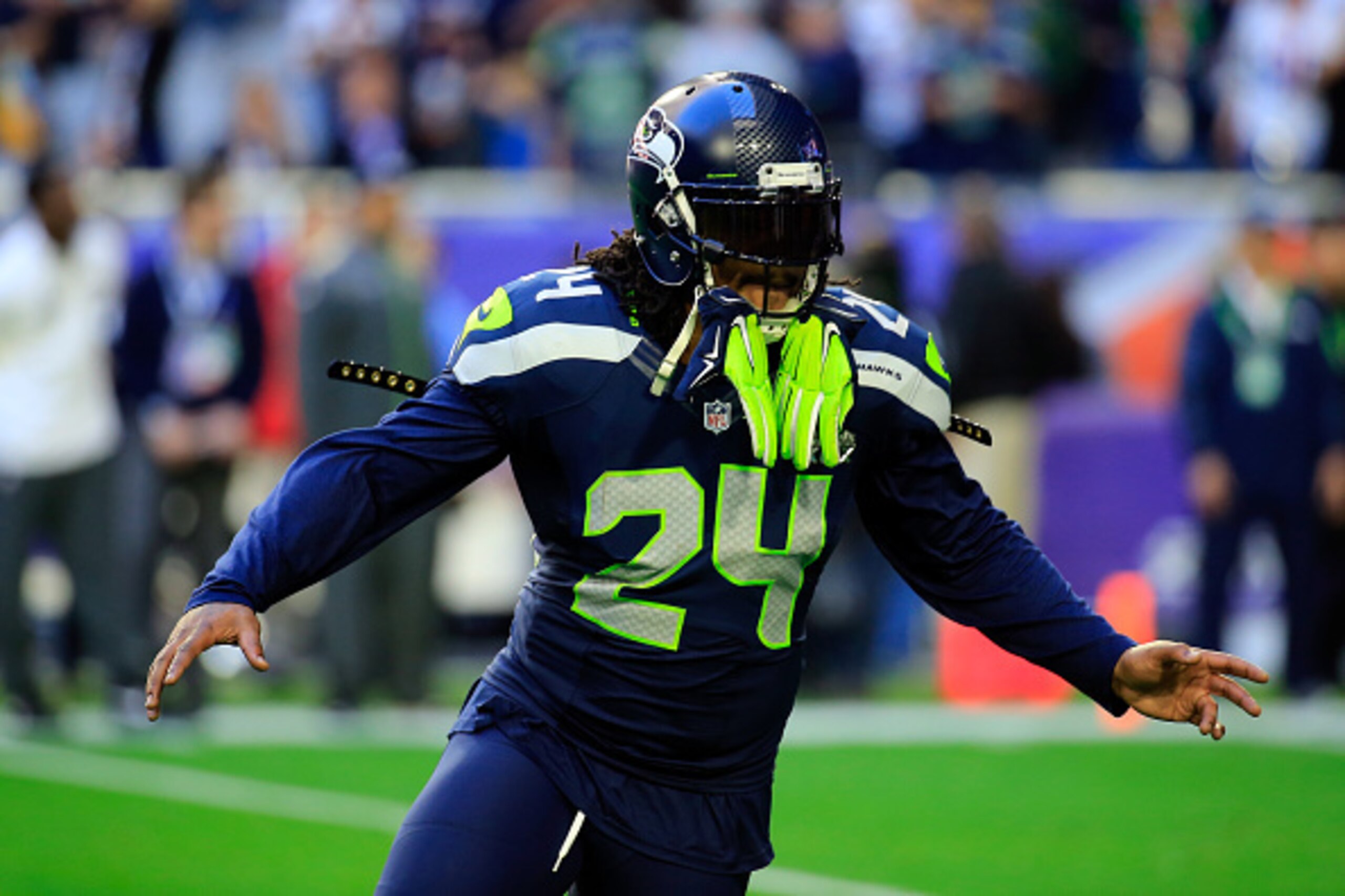 GLENDALE, AZ - FEBRUARY 01: Running back Marshawn Lynch #24 of the Seattle Seahawks warms up ahead of Super Bowl XLIX at University of Phoenix Stadium on February 1, 2015 in Glendale, Arizona. (Photo by Rob Carr/Getty Images) GLENDALE, AZ - FEBRUARY 01: Running back Marshawn Lynch #24 of the Seattle Seahawks warms up ahead of Super Bowl XLIX at University of Phoenix Stadium on February 1, 2015 in Glendale, Arizona. (Photo by Rob Carr/Getty Images)