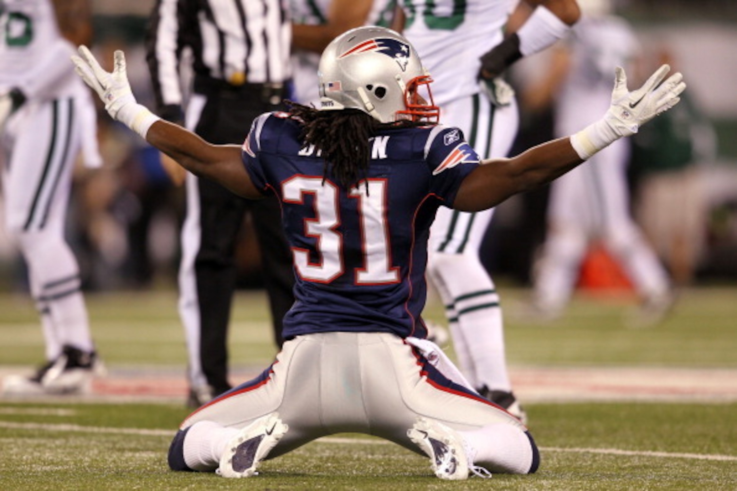 EAST RUTHERFORD, NJ - NOVEMBER 13:   Sergio Brown #31 of the New England Patriots reacts after a play against the New York Jets at MetLife Stadium on November 13, 2011 in East Rutherford, New Jersey.  (Photo by Nick Laham/Getty Images)