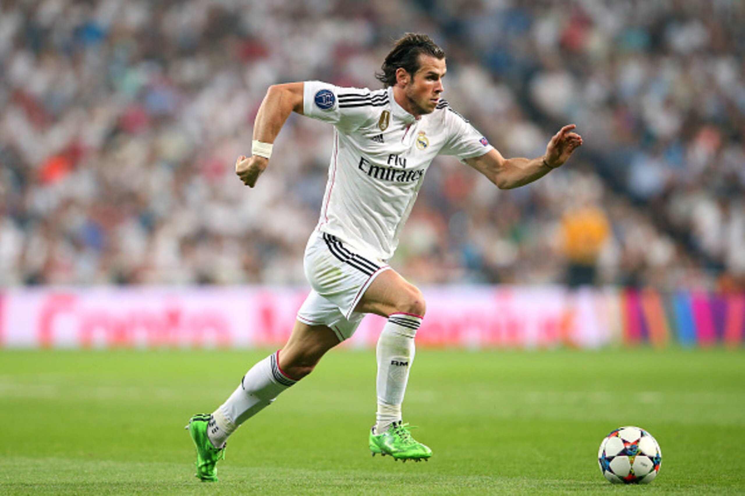 MADRID, SPAIN - MAY 13:  Gareth Bale of Real Madrid CF runs with the ball during the UEFA Champions League Semi Final second leg match between Real Madrid CF and Juventus at Estadio Santiago Bernabeu on May 13, 2015 in Madrid, Spain.  (Photo by Alex Lives