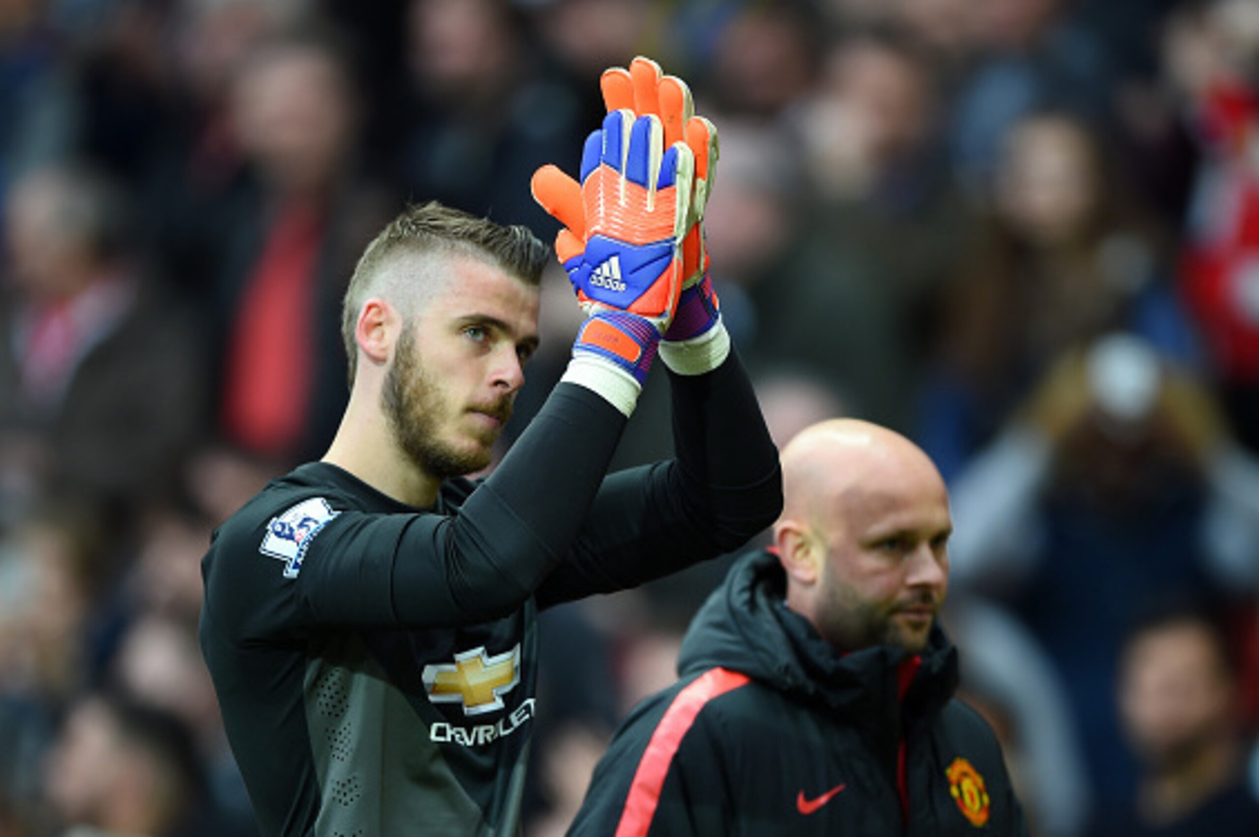 MANCHESTER, ENGLAND - MAY 17:  David De Gea of Manchester United applauds the crowd as he is substituted during the Barclays Premier League match between Manchester United and Arsenal at Old Trafford on May 17, 2015 in Manchester, England.  (Photo by Shau