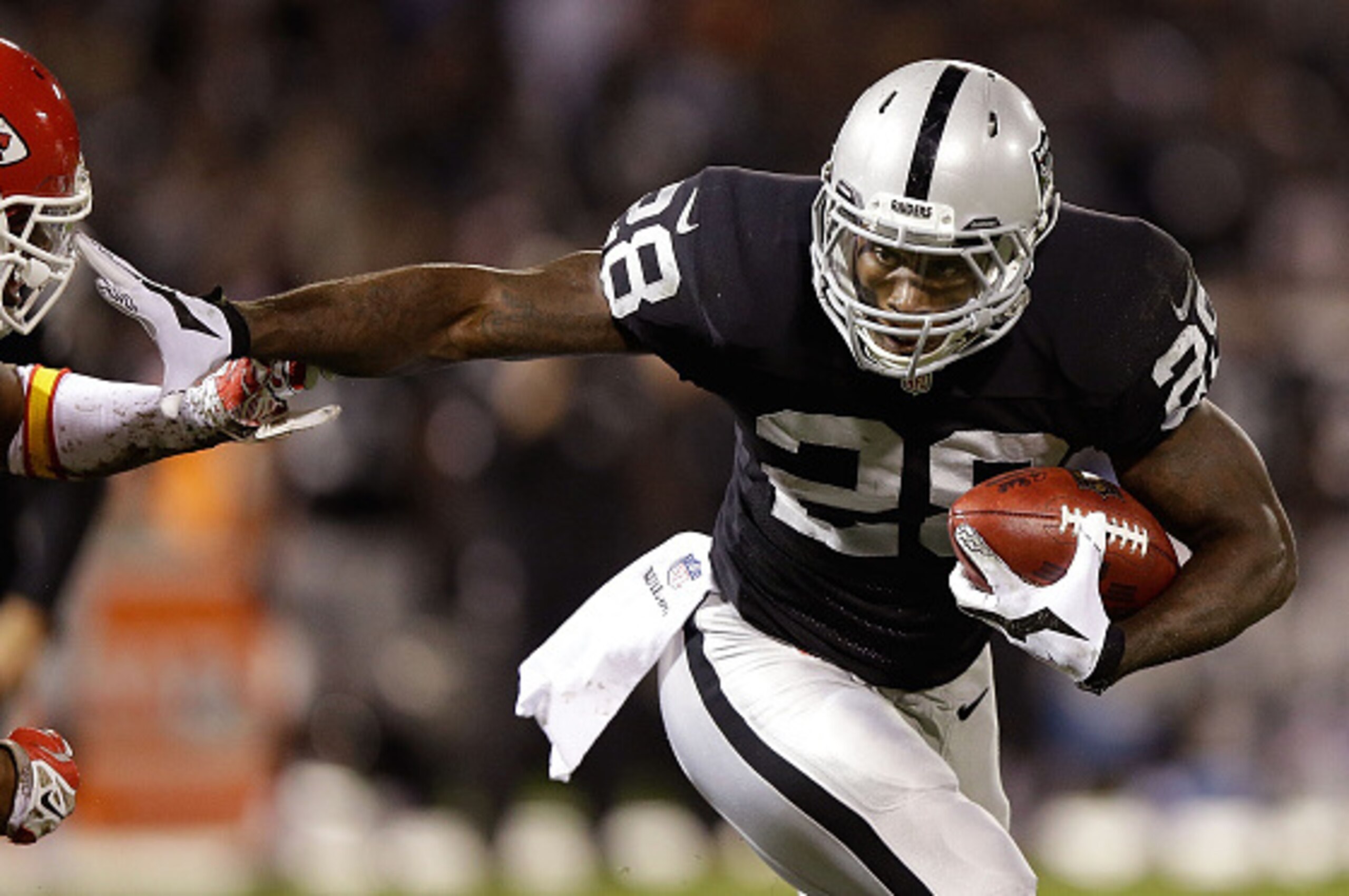 OAKLAND, CA - NOVEMBER 20: Latavius Murray #28 of the Oakland Raiders stiff arms Sean Smith #21 of the Kansas City Chiefs during the game at O.co Coliseum on November 20, 2014 in Oakland, California.  (Photo by Ezra Shaw/Getty Images)