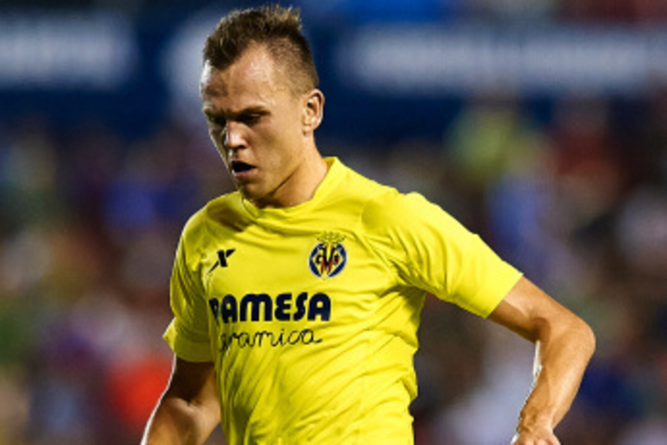 VALENCIA, SPAIN - AUGUST 24:  Denis Cheryshev of Villarreal CF runs with the ball during the la Liga match between Levante UD and Villarreal CF at Ciutat de Valencia on August 24, 2014 in Valencia, Spain.  (Photo by Manuel Queimadelos Alonso/Getty Images)