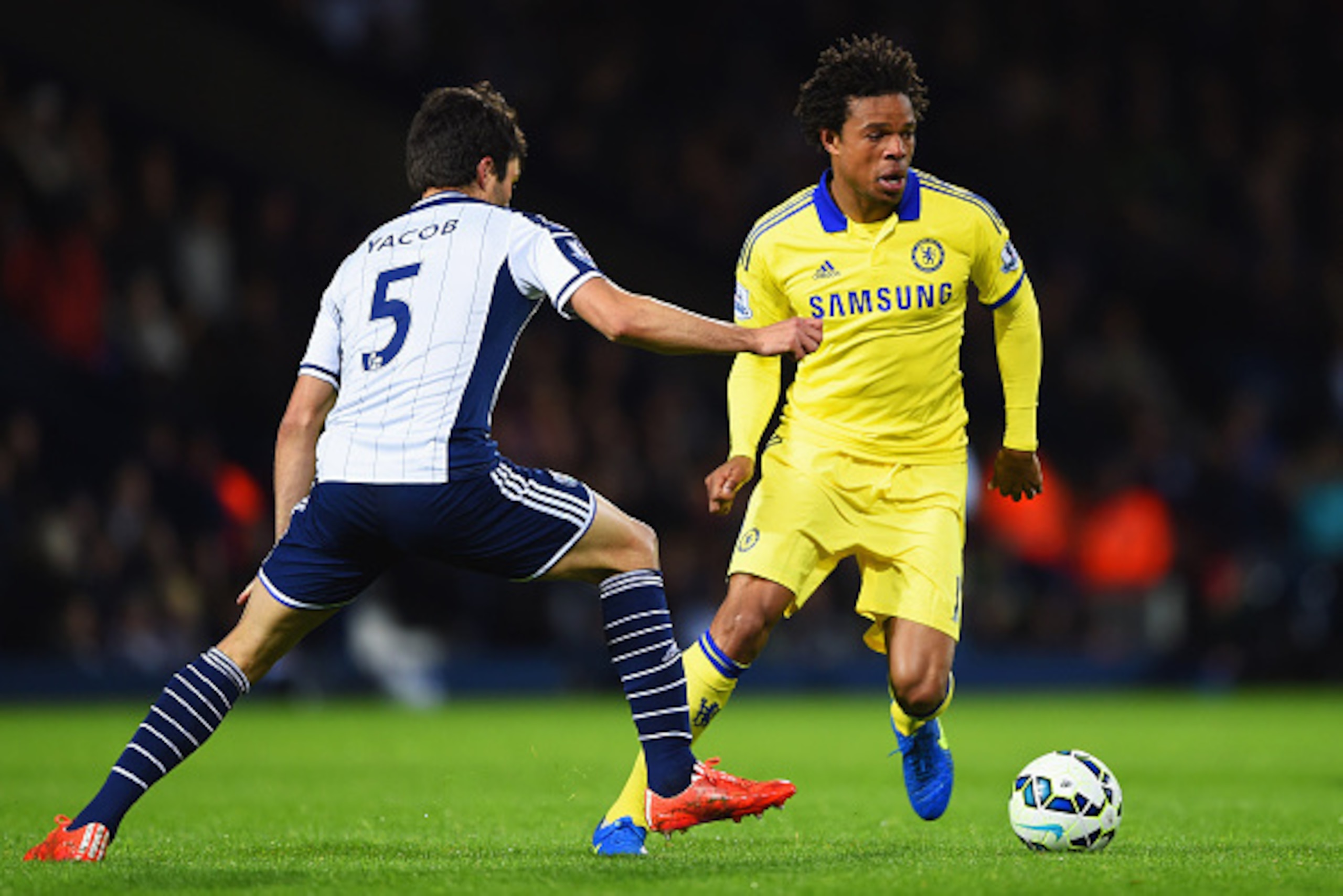 WEST BROMWICH, ENGLAND - MAY 18:  Loic Remy of Chelsea takes on Claudio Yacob of West Bromwich Albion during the Barclays Premier League match between West Bromwich Albion and Chelsea at The Hawthorns on May 18, 2015 in West Bromwich, England.  (Photo by 