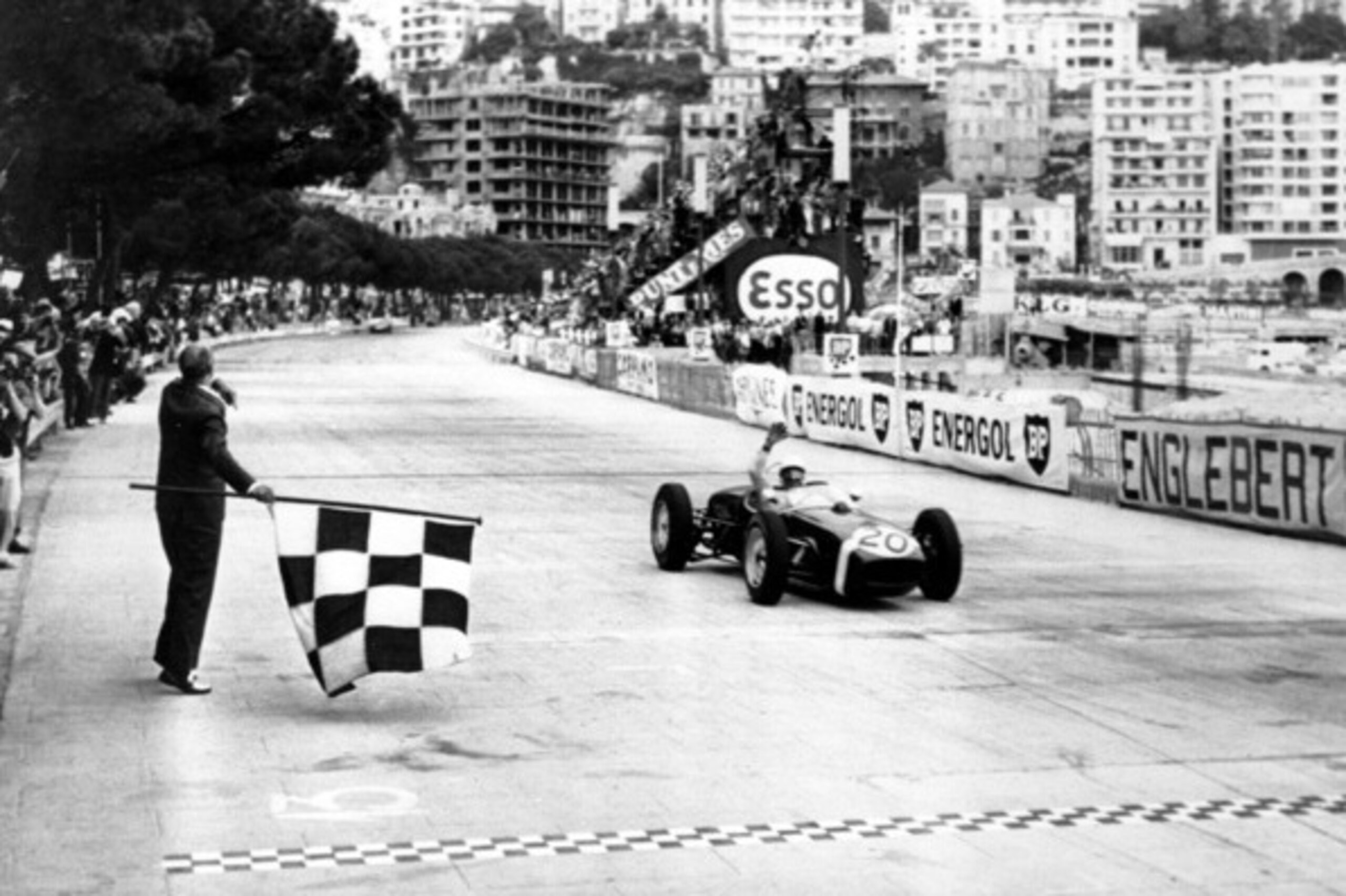 Stirling Moss winning the race in 1961.