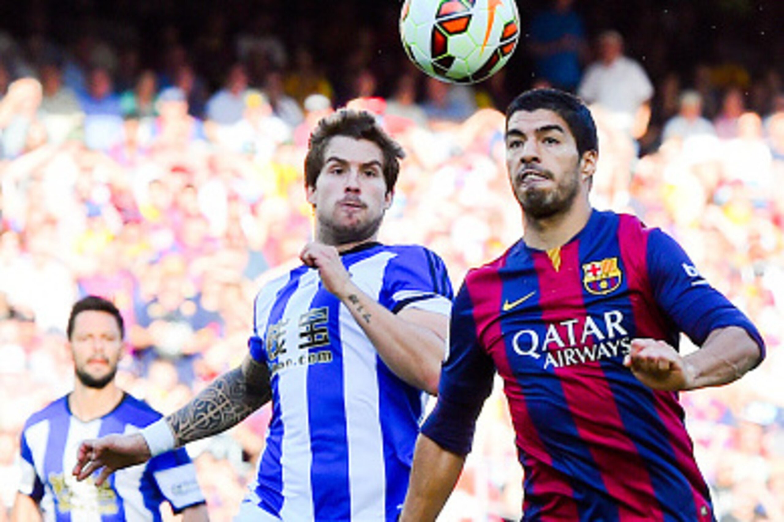 BARCELONA, SPAIN - MAY 09: Luis Suarez of FC Barcelona competes for the ball with Inigo Martinez of Real Sociedad de Futbol during the La Liga match between FC Barcelona and Real Sociedad de Futbol at Camp Nou on May 9, 2015 in Barcelona, Spain. (Photo BARCELONA, SPAIN - MAY 09: Luis Suarez of FC Barcelona competes for the ball with Inigo Martinez of Real Sociedad de Futbol during the La Liga match between FC Barcelona and Real Sociedad de Futbol at Camp Nou on May 9, 2015 in Barcelona, Spain. (Photo
