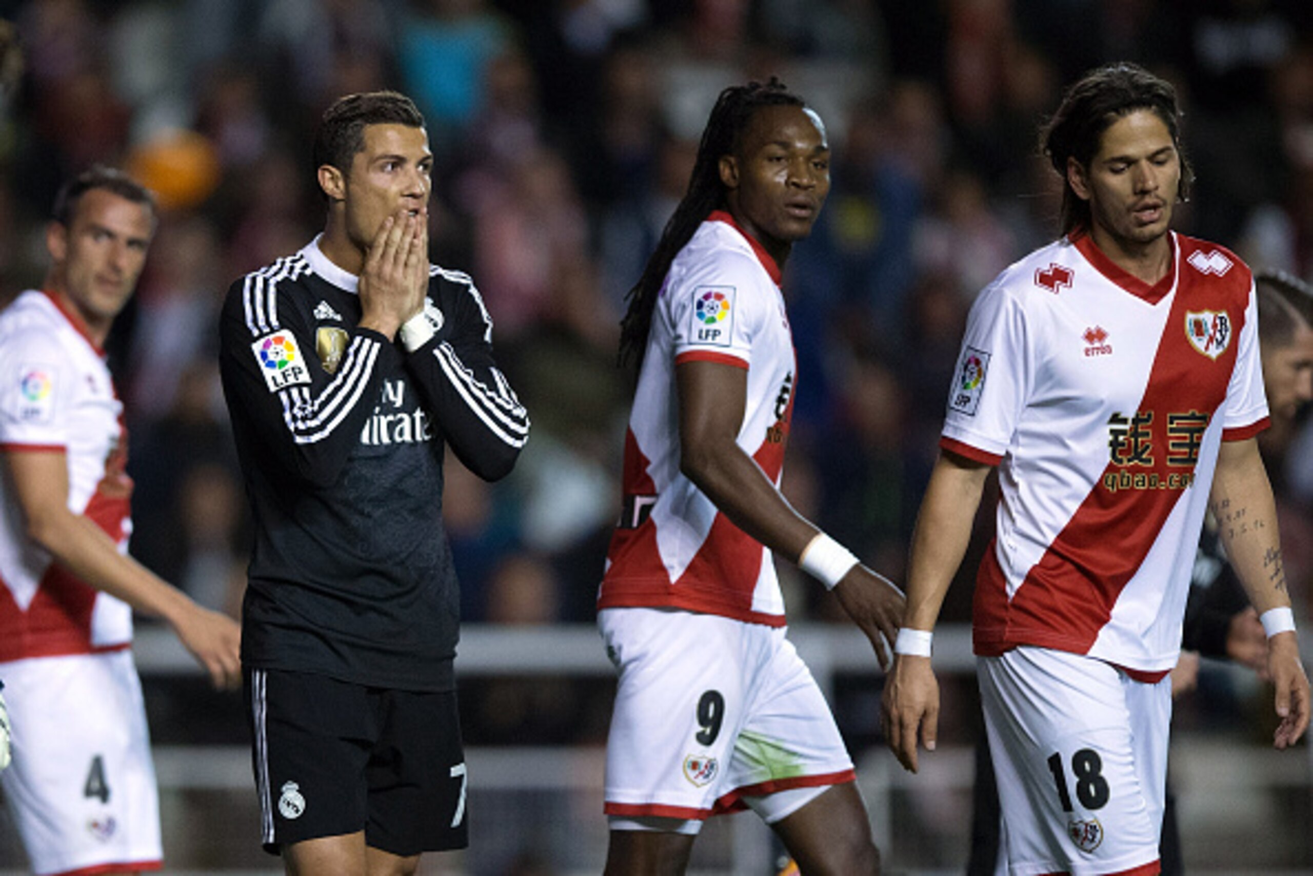 MADRID, SPAIN - APRIL 08:  Cristiano Ronaldo of Real Madrid CF reacts as his team fails to score during the La Liga match between Rayo Vallecano de Madrid and Real Madrid CF at Vallecas Stadium on April 8, 2015 in Madrid, Spain.  (Photo by Gonzalo Arroyo 