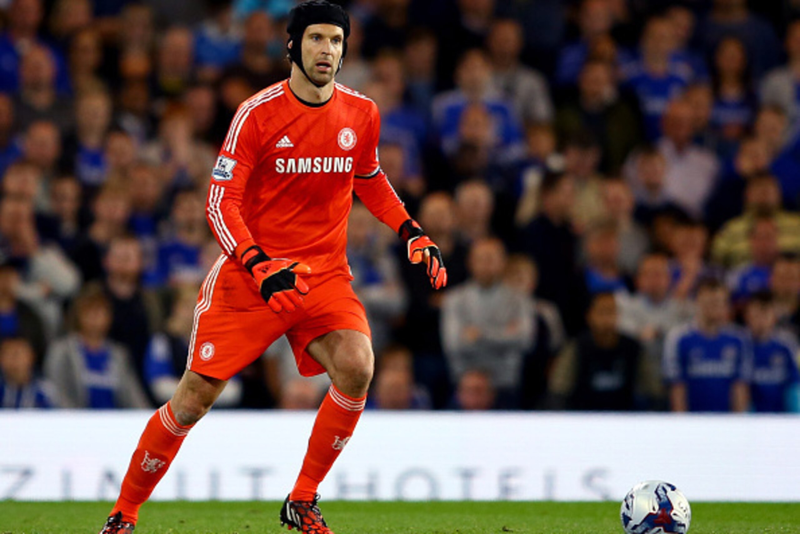 LONDON, ENGLAND - SEPTEMBER 24:  Petr Cech of Chelsea in action during the Captial One Cup Third Round match between Chelsea and Bolton Wanderers at Stamford Bridge on September 24, 2014 in London, England.  (Photo by Richard Heathcote/Getty Images)