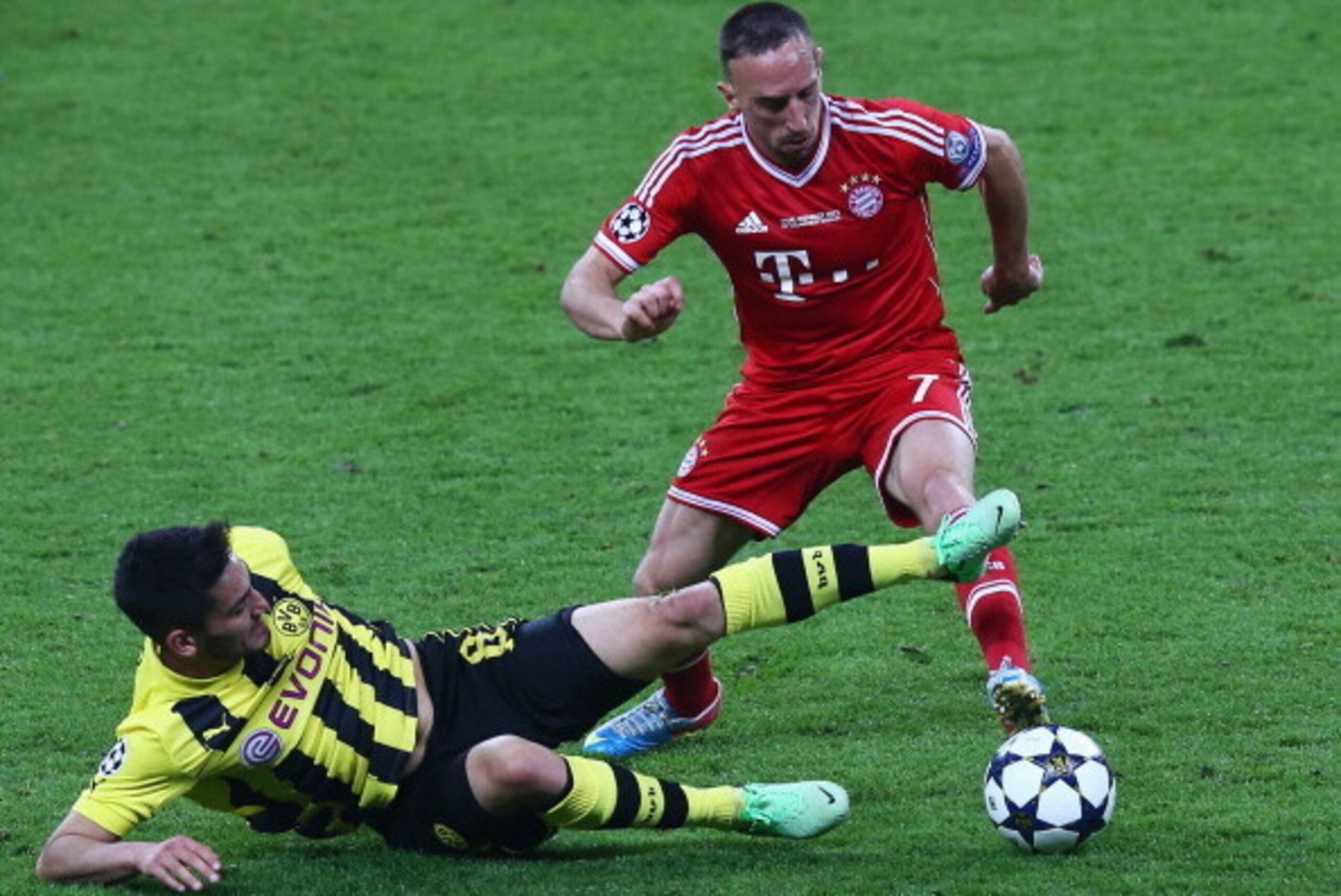 LONDON, ENGLAND - MAY 25:  Ilkay Gundogan of Borussia Dortmund tackles Franck Ribery of Bayern Muenchen during the UEFA Champions League final match between Borussia Dortmund and FC Bayern Muenchen at Wembley Stadium on May 25, 2013 in London, United King
