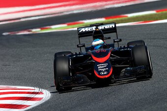 MONTMELO, SPAIN - MAY 08:  Fernando Alonso of Spain and McLaren Honda drives during practice for the Spanish Formula One Grand Prix at Circuit de Catalunya on May 8, 2015 in Montmelo, Spain.  (Photo by Mark Thompson/Getty Images)
