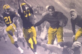 Desmond Howard and other UM legends are honored at Towsley.
