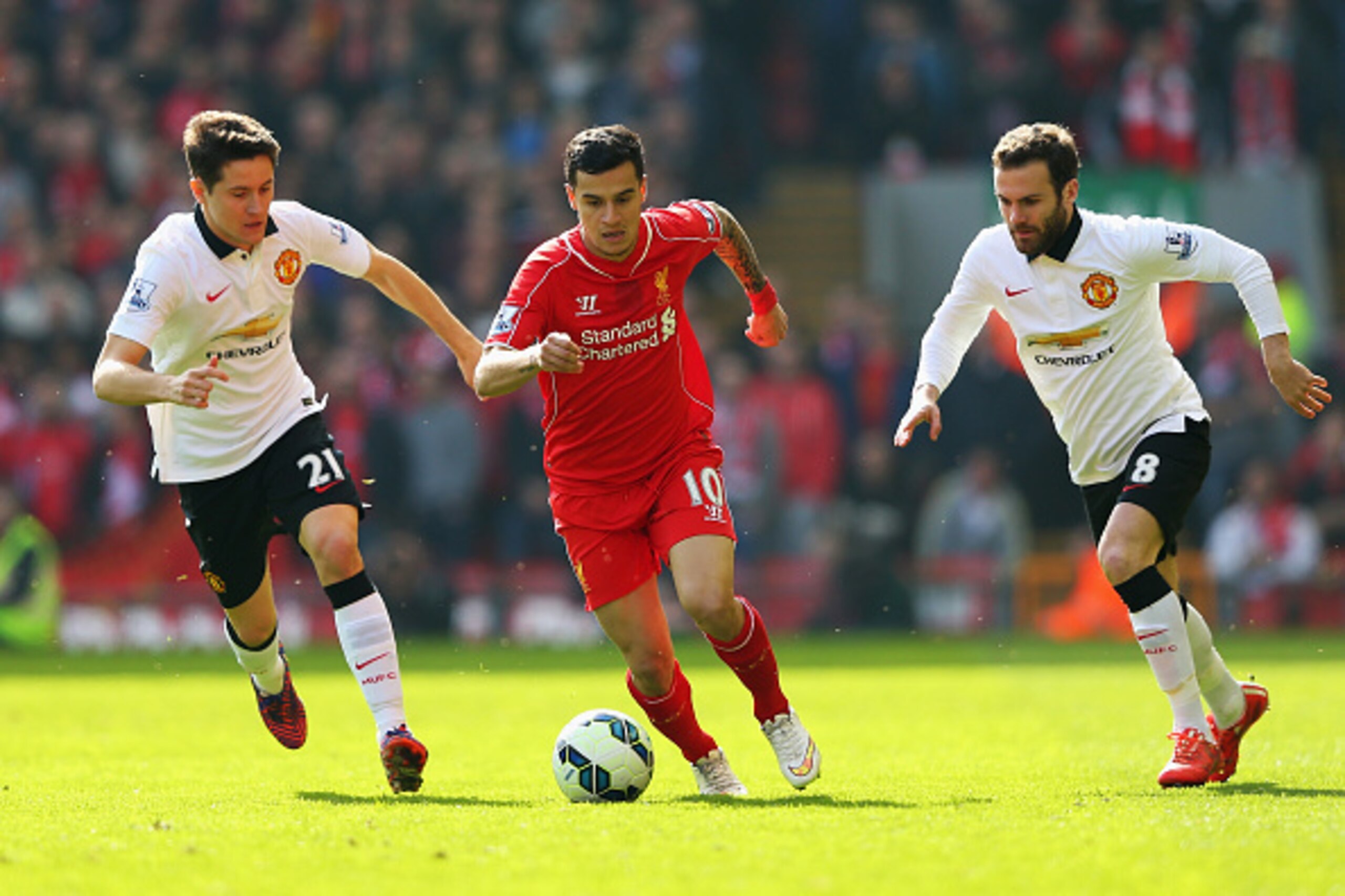 LIVERPOOL, ENGLAND - MARCH 22:  Philippe Coutinho of Liverpool goes past Ander Herrera (L) and Juan Mata of Manchester United during the Barclays Premier League match between Liverpool and Manchester United at Anfield on March 22, 2015 in Liverpool, Engla