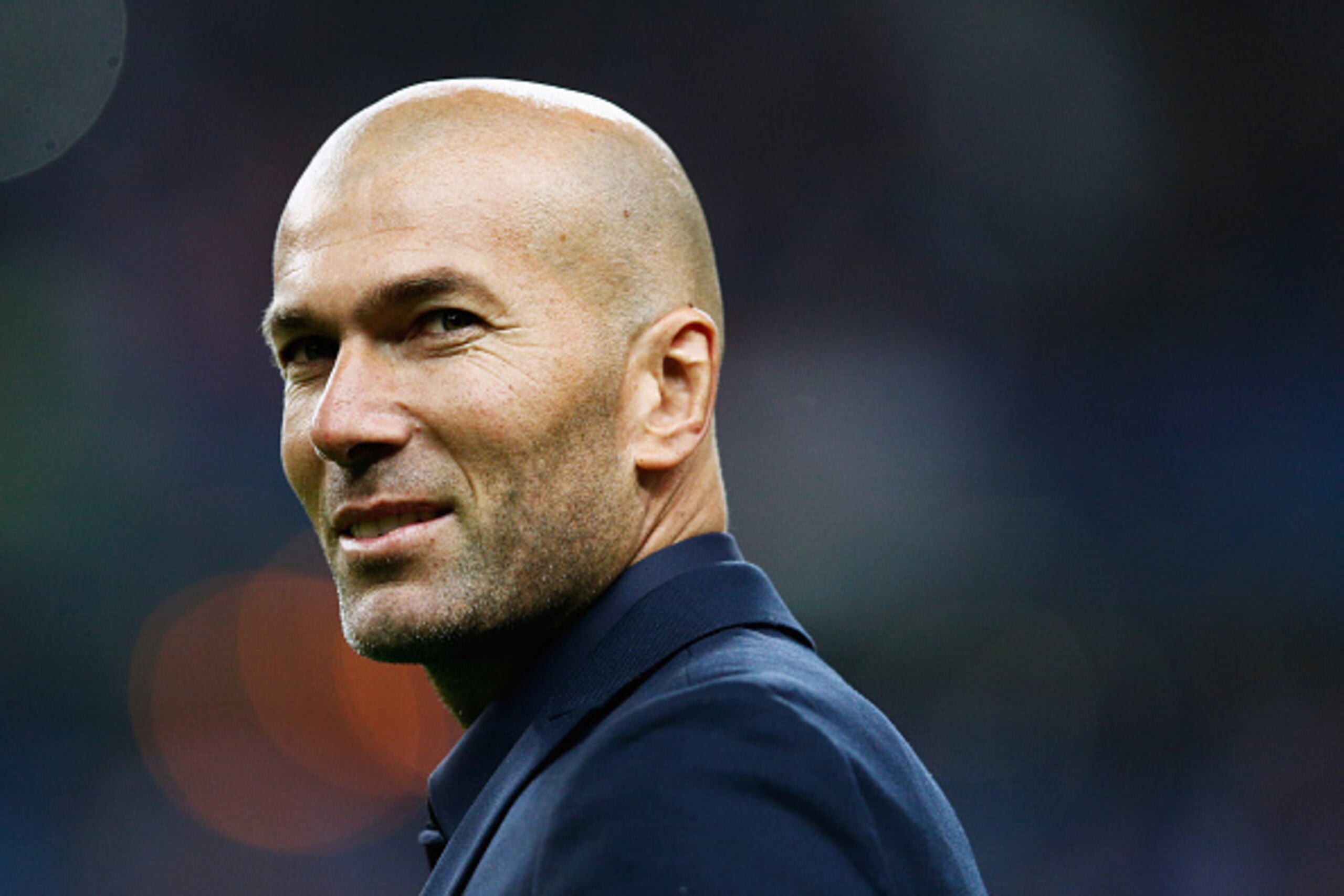 PARIS, FRANCE - MARCH 26:  Former French international, Zinedine Zidane walks on the field prior to the International Friendly match between France and Brazil at the Stade de France on March 26, 2015 in Paris, France.  (Photo by Dean Mouhtaropoulos/Getty 