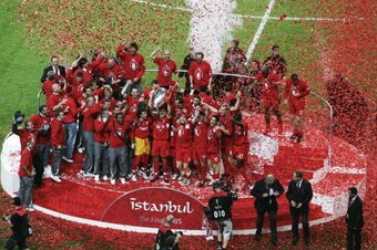 ISTANBUL, TURKEY - MAY 25:  Liverpool captain Steven Gerrard lifts the European Cup after Liverpool won the European Champions League final between Liverpool and AC Milan on May 25, 2005 at the Ataturk Olympic Stadium in Istanbul, Turkey.  (Photo by Getty