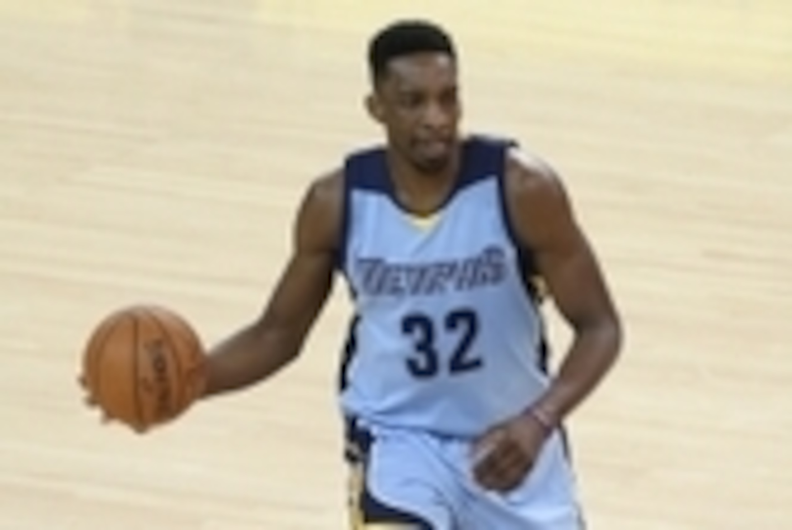 May 5, 2015; Oakland, CA, USA; Memphis Grizzlies forward Jeff Green (32) passes the ball against the Golden State Warriors during the second quarter in game two of the second round of the NBA Playoffs at Oracle Arena. Mandatory Credit: Kelley L Cox-USA TO