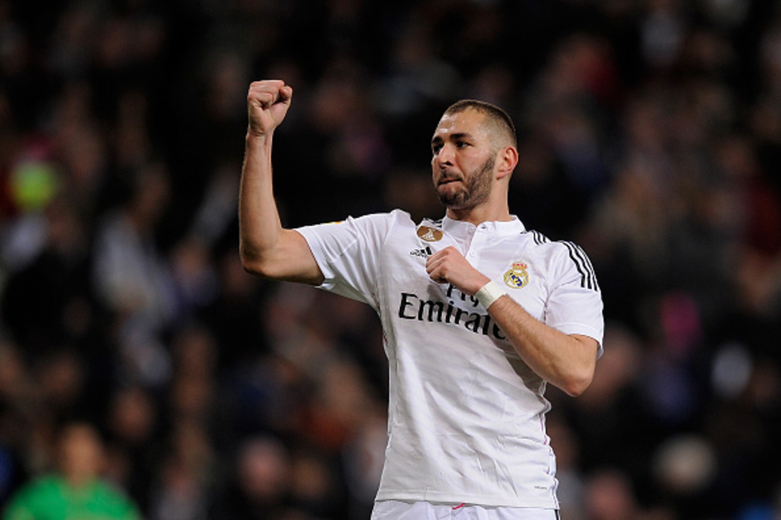MADRID, SPAIN - FEBRUARY 15: Karim Benzema of Real Madrid celebrates after scoring Real's 2nd goal during the La Liga match between Real Madrid CF and RC Deportivo La Coruna at Estadio Santiago Bernabeu on February 15, 2015 in Madrid, Spain.  (Photo by De