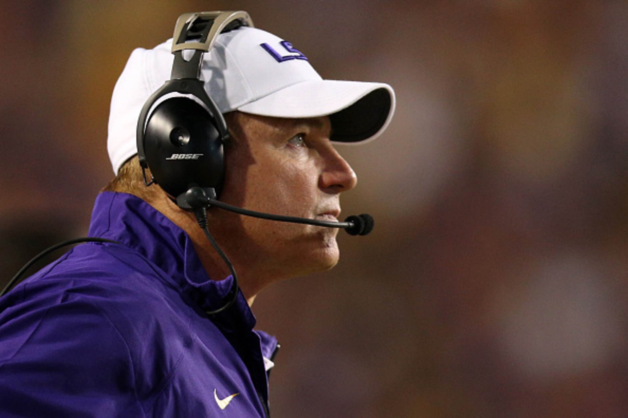 BATON ROUGE, LA - OCTOBER 25: Head coach Les Miles of the LSU Tigers watches a play against the Mississippi Rebels at Tiger Stadium on October 25, 2014 in Baton Rouge, Louisiana. (Photo by Chris Graythen/Getty Images) BATON ROUGE, LA - OCTOBER 25: Head coach Les Miles of the LSU Tigers watches a play against the Mississippi Rebels at Tiger Stadium on October 25, 2014 in Baton Rouge, Louisiana. (Photo by Chris Graythen/Getty Images)