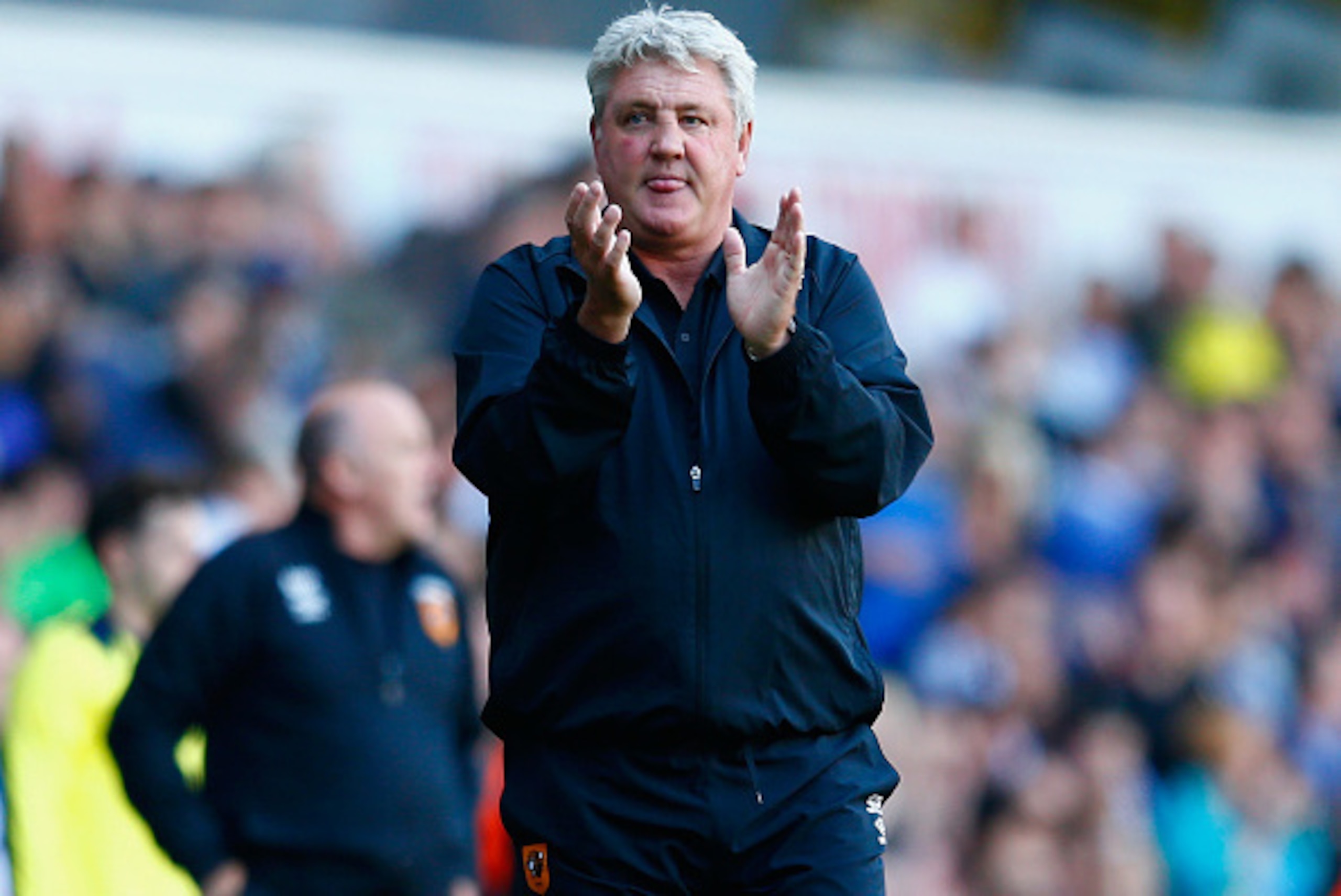 LONDON, ENGLAND - MAY 16:  Steve Bruce manager of Hull City applauds the fans after the Barclays Premier League match between  Tottenham Hotspur and Hull City at White Hart Lane on May 16, 2015 in London, England.  (Photo by Julian Finney/Getty Images)