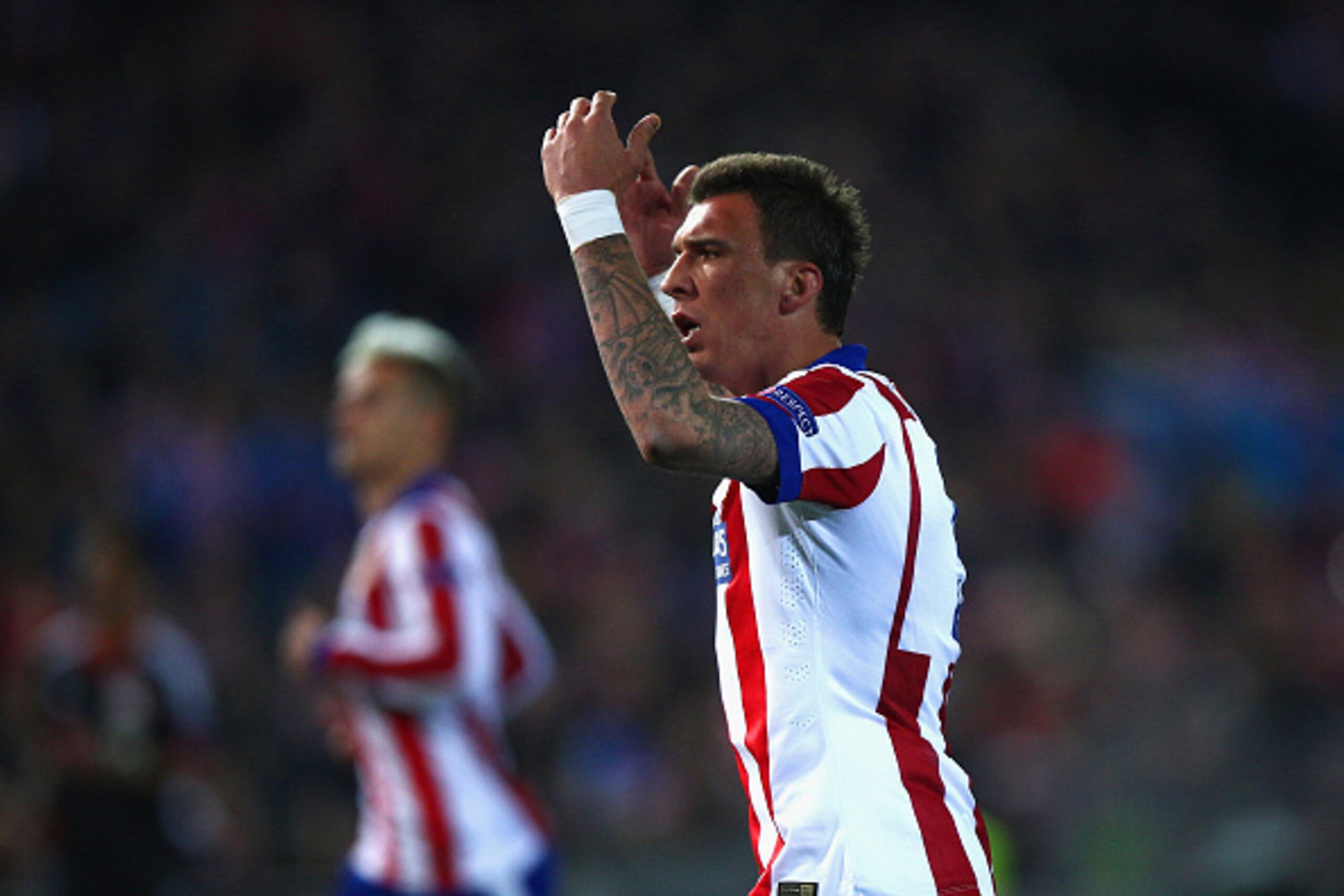 MADRID, SPAIN - MARCH 17:  Mario Mandzukic of Atletico Madrid reacts during the UEFA Champions League round of 16 match between Club Atletico de Madrid and Bayer 04 Leverkusen at Vicente Calderon Stadium on March 17, 2015 in Madrid, Spain.  (Photo by Gonz