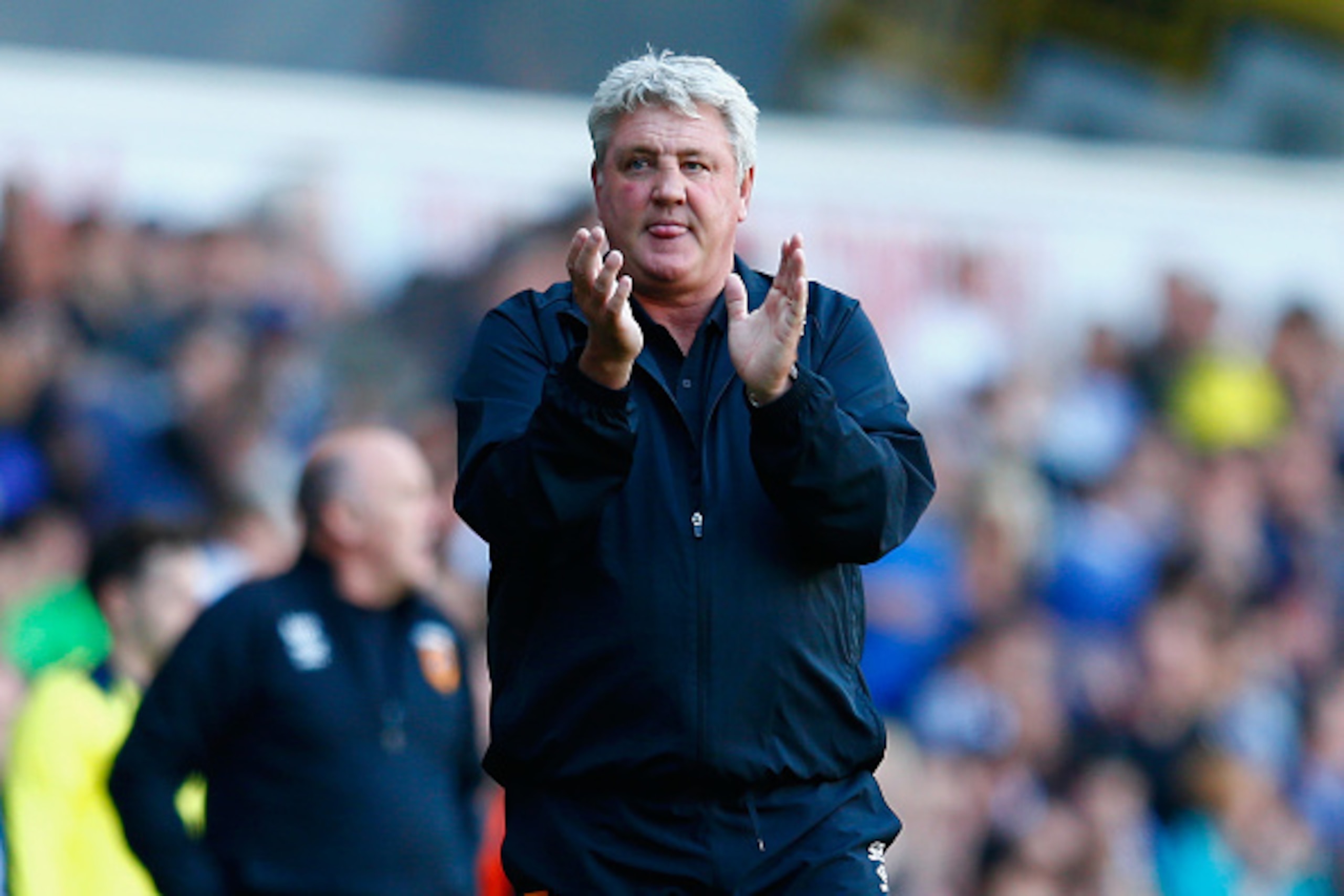 LONDON, ENGLAND - MAY 16:  Steve Bruce manager of Hull City applauds the fans after the Barclays Premier League match between  Tottenham Hotspur and Hull City at White Hart Lane on May 16, 2015 in London, England.  (Photo by Julian Finney/Getty Images)