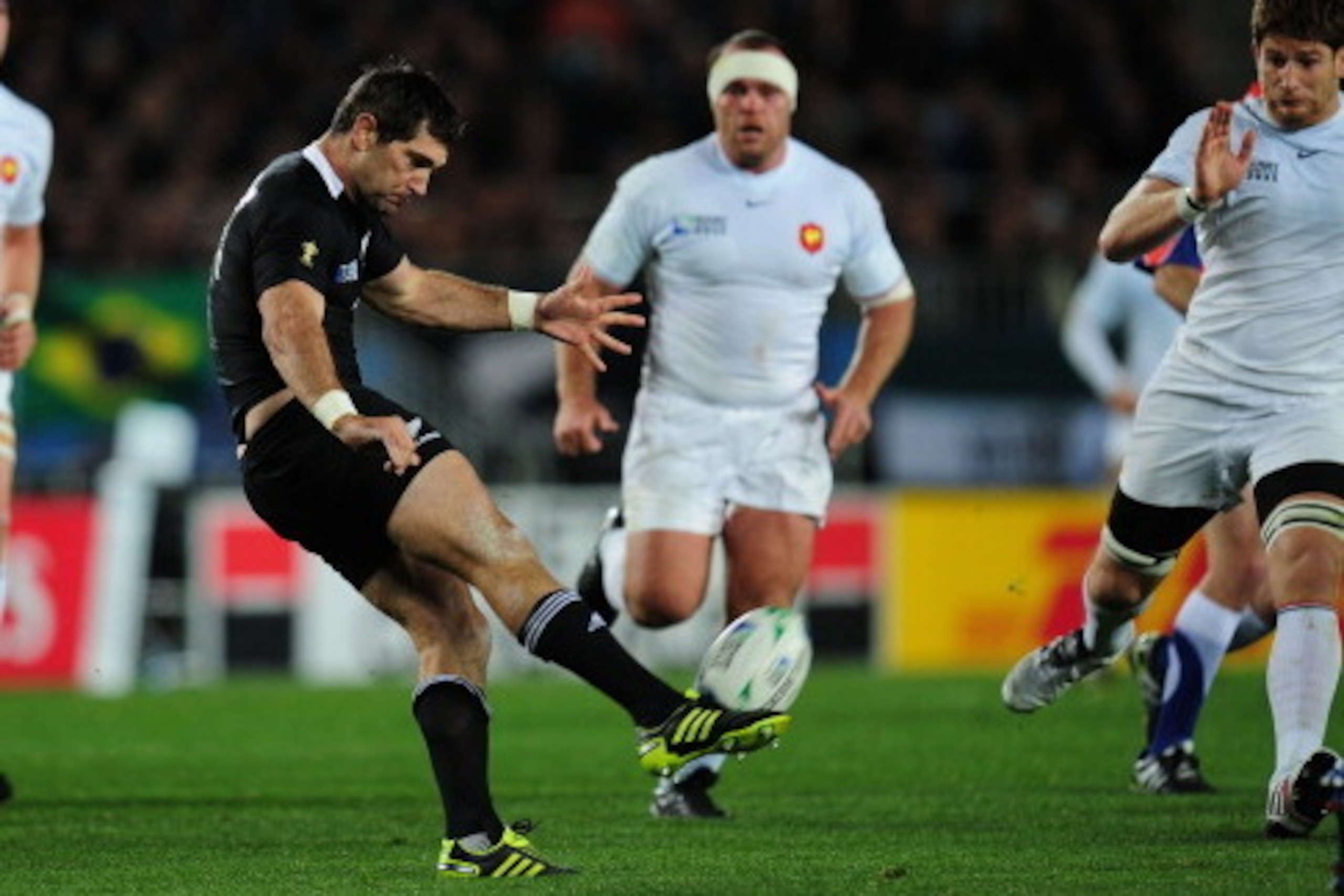 AUCKLAND, NEW ZEALAND - OCTOBER 23:  Stephen Donald of the All Blacks kicks the ball forward during the 2011 IRB Rugby World Cup Final match between France and New Zealand at Eden Park on October 23, 2011 in Auckland, New Zealand.  (Photo by Stu Forster/G