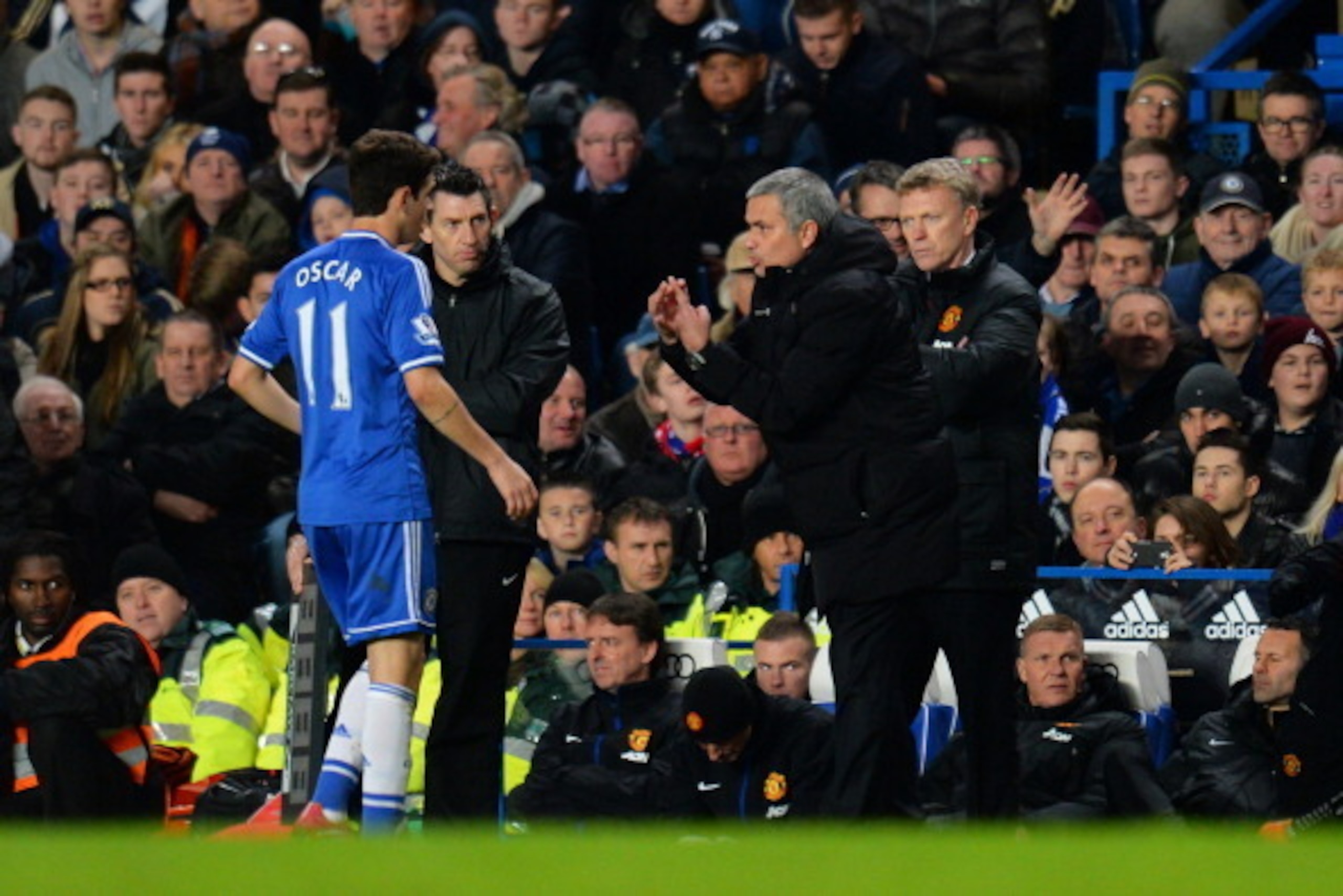 LONDON, ENGLAND - JANUARY 19: Jose Mourinho the Chelsea manager speaks with Oscar of Chelsea during the Barclays Premier League match between Chelsea and Manchester United at Stamford Bridge on January 19, 2014 in London, England. (Photo by Shaun Botter LONDON, ENGLAND - JANUARY 19: Jose Mourinho the Chelsea manager speaks with Oscar of Chelsea during the Barclays Premier League match between Chelsea and Manchester United at Stamford Bridge on January 19, 2014 in London, England. (Photo by Shaun Botter