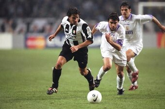 20 May 1998:  Alessandro del Piero of Juventus shadows Manuel Sanchis of Real Madrid during the Champions League final at the Amsterdam Arena in Holland. Real Madrid won the match 1-0. \ Mandatory Credit: Clive  Brunskill/Allsport