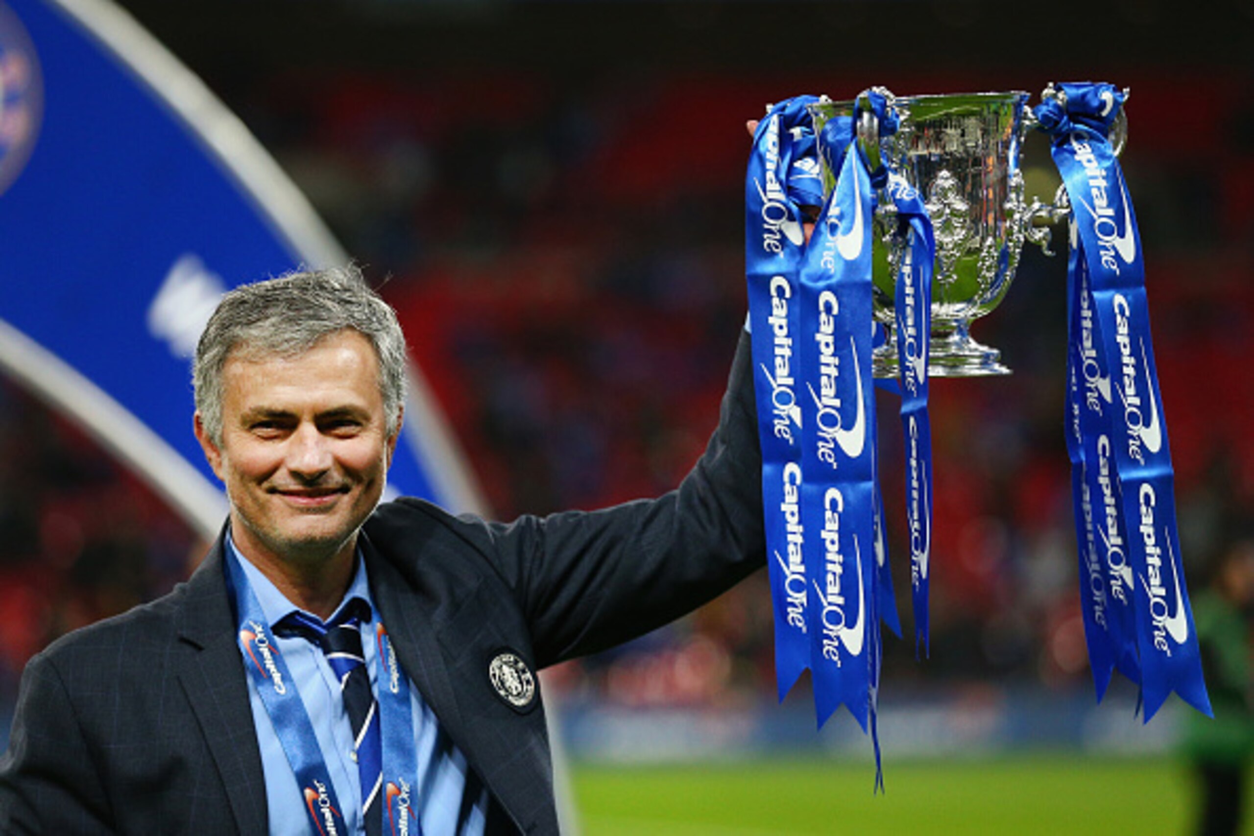 LONDON, ENGLAND - MARCH 01:  Jose Mourinho of Chelsea celebrates with the trophy after winning the Capital One Cup Final match between Chelsea and Tottenham Hotspur at Wembley Stadium on March 1, 2015 in London, England.  (Photo by Clive Mason/Getty Image