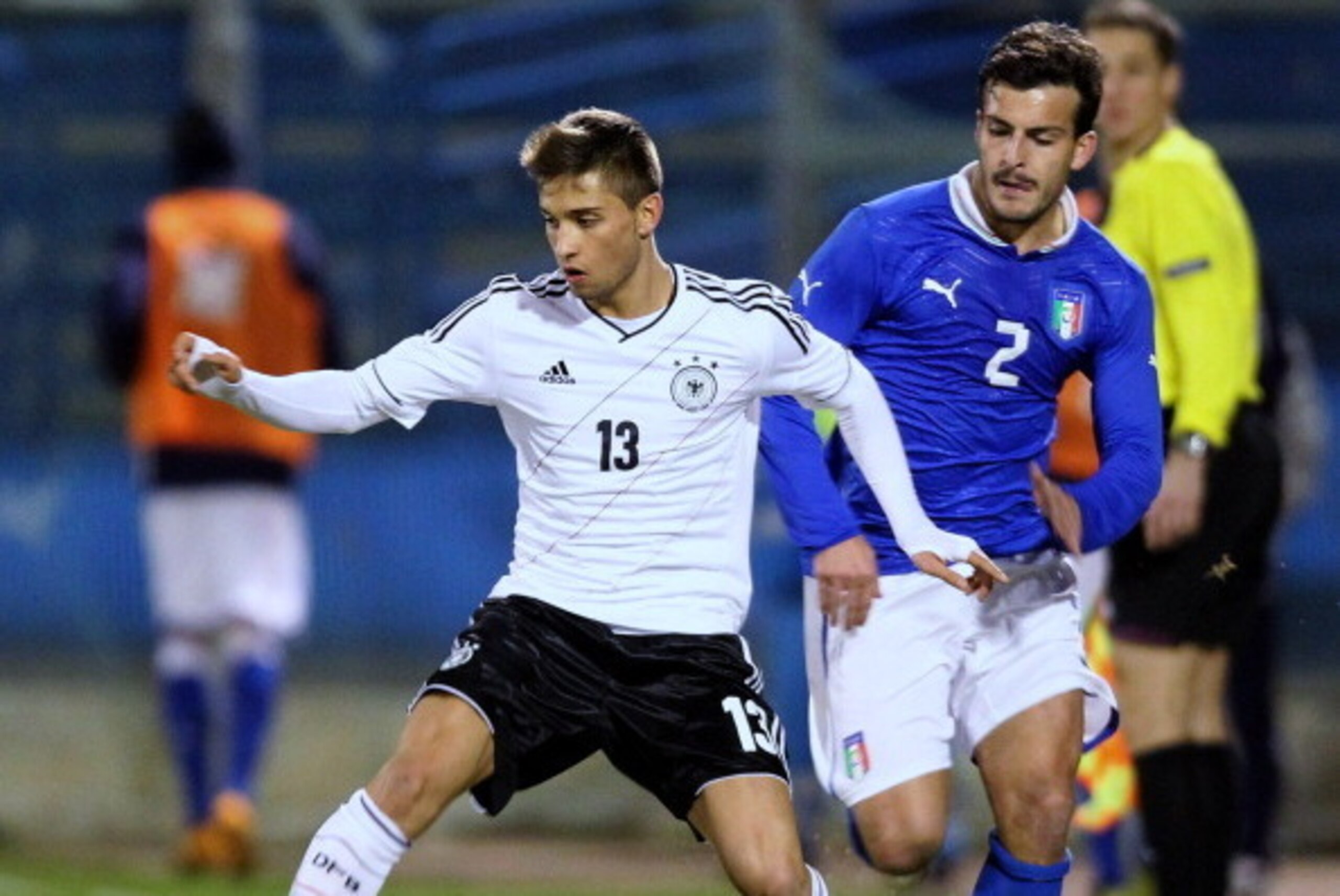 ANDRIA, ITALY - FEBRUARY 06: Giulio Donati (R) of Italy competes for the ball with Moritz Leitner of Germany during U21 International Friendly match between Italy and Germany at Stadio Degli Ulivi on February 6, 2013 in Andria, Italy. (Photo by Maurizio ANDRIA, ITALY - FEBRUARY 06: Giulio Donati (R) of Italy competes for the ball with Moritz Leitner of Germany during U21 International Friendly match between Italy and Germany at Stadio Degli Ulivi on February 6, 2013 in Andria, Italy. (Photo by Maurizio