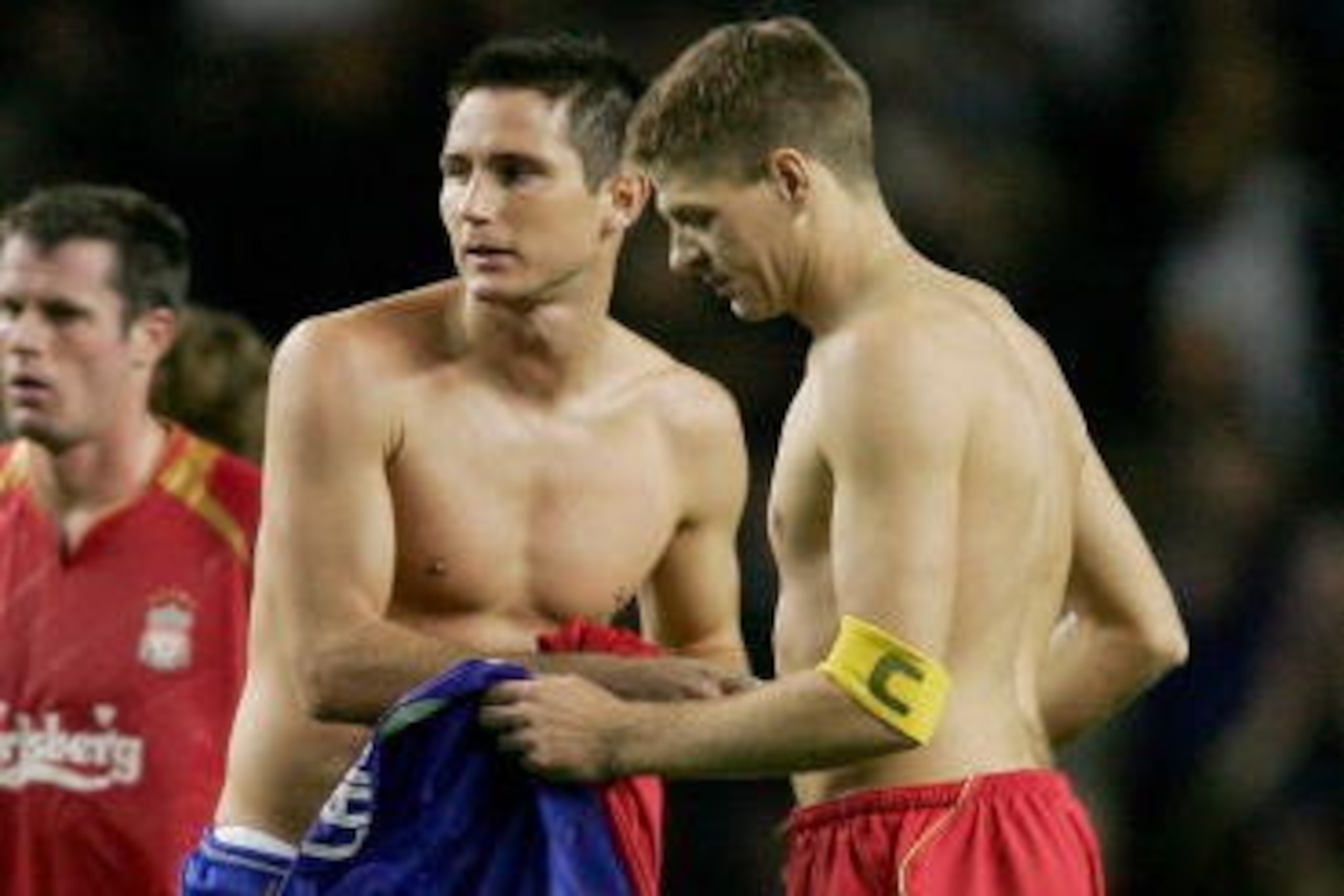 LIVERPOOL, UNITED KINGDOM - SEPTEMBER 28: Frank Lampard of Chelsea and Steven Gerrard of Liverpool swap shirts following the UEFA Champions League Group G match between Liverpool v Chelsea at Anfield on September 28, 2005 in Liverpool, England. (Photo by LIVERPOOL, UNITED KINGDOM - SEPTEMBER 28: Frank Lampard of Chelsea and Steven Gerrard of Liverpool swap shirts following the UEFA Champions League Group G match between Liverpool v Chelsea at Anfield on September 28, 2005 in Liverpool, England. (Photo by