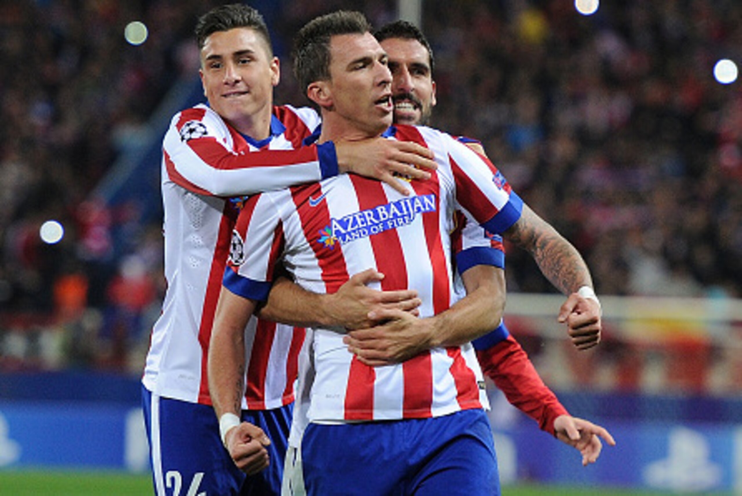 MADRID, SPAIN - NOVEMBER 26:  Mario Mandzukic of Club Atletico de Madrid  celebrates after scoring his team's 3rd goal during the UEFA Champions League Group A match between Club Atletico de Madrid and Olympiacos FC at Vicente Calderon Stadium on November
