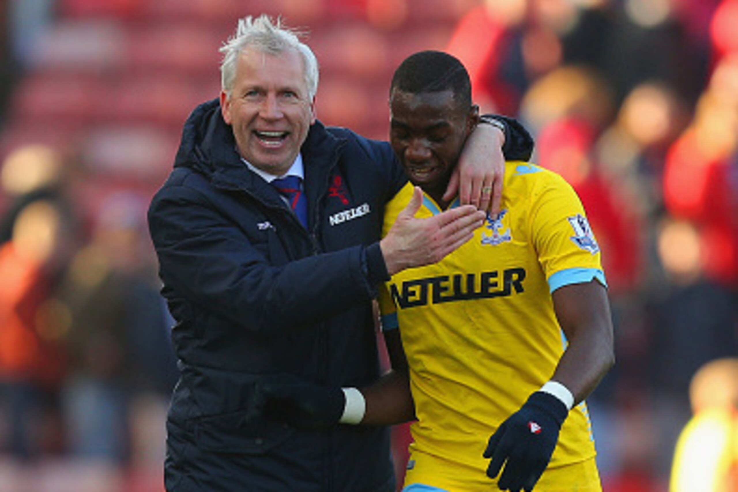 STOKE ON TRENT, ENGLAND - MARCH 21:  Manager Alan Pardew of Crystal Palace shares a joke with Yannick Bolasie of Crystal Palace during the Barclays Premier League match between Stoke City and Crystal Palace at Britannia Stadium on March 21, 2015 in Stoke 