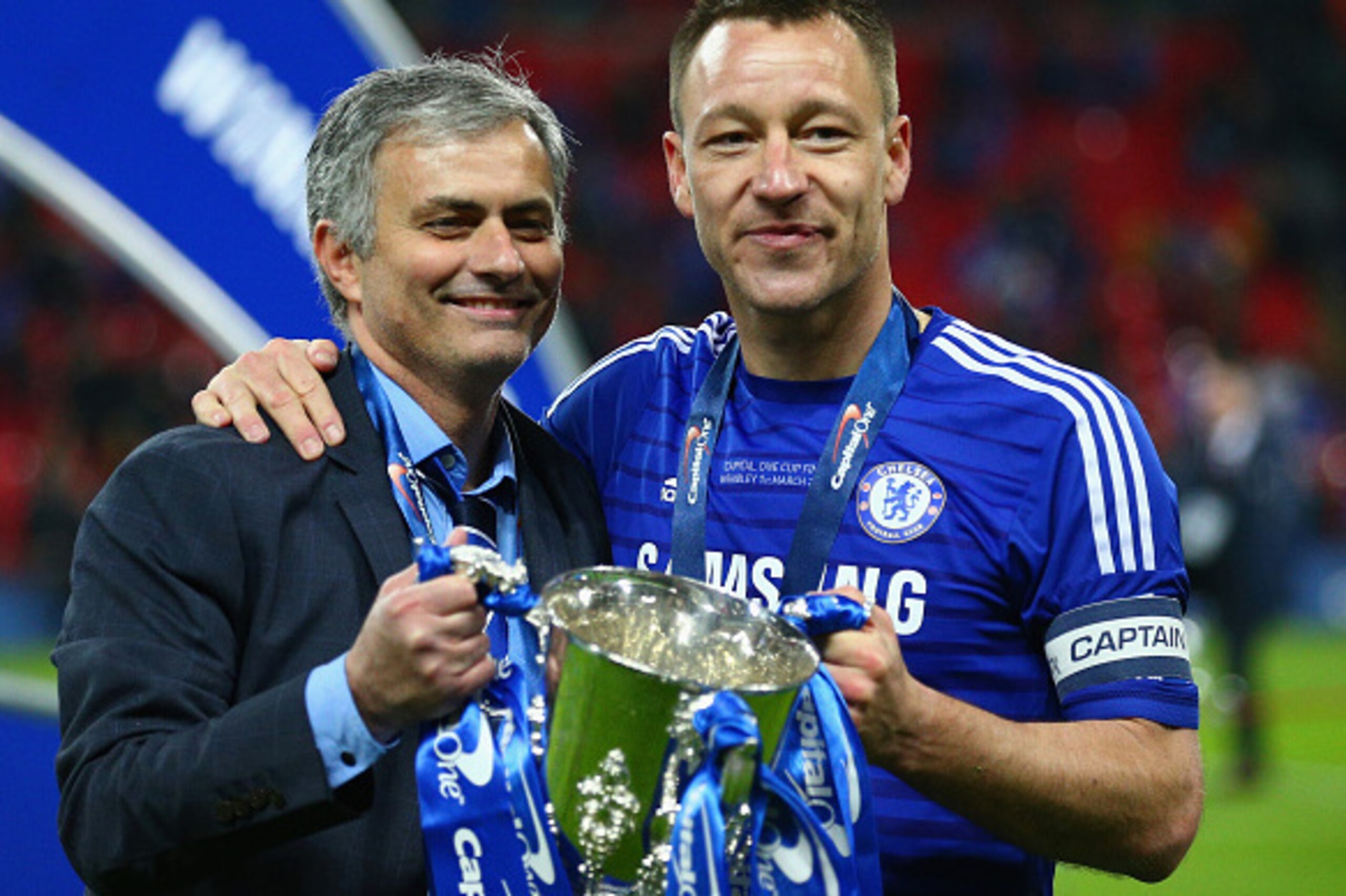 LONDON, ENGLAND - MARCH 01:  Manager Jose Mourinho of Chelsea and John Terry of Chelsea pose with the trophy during the Capital One Cup Final match between Chelsea and Tottenham Hotspur at Wembley Stadium on March 1, 2015 in London, England.  (Photo by Cl