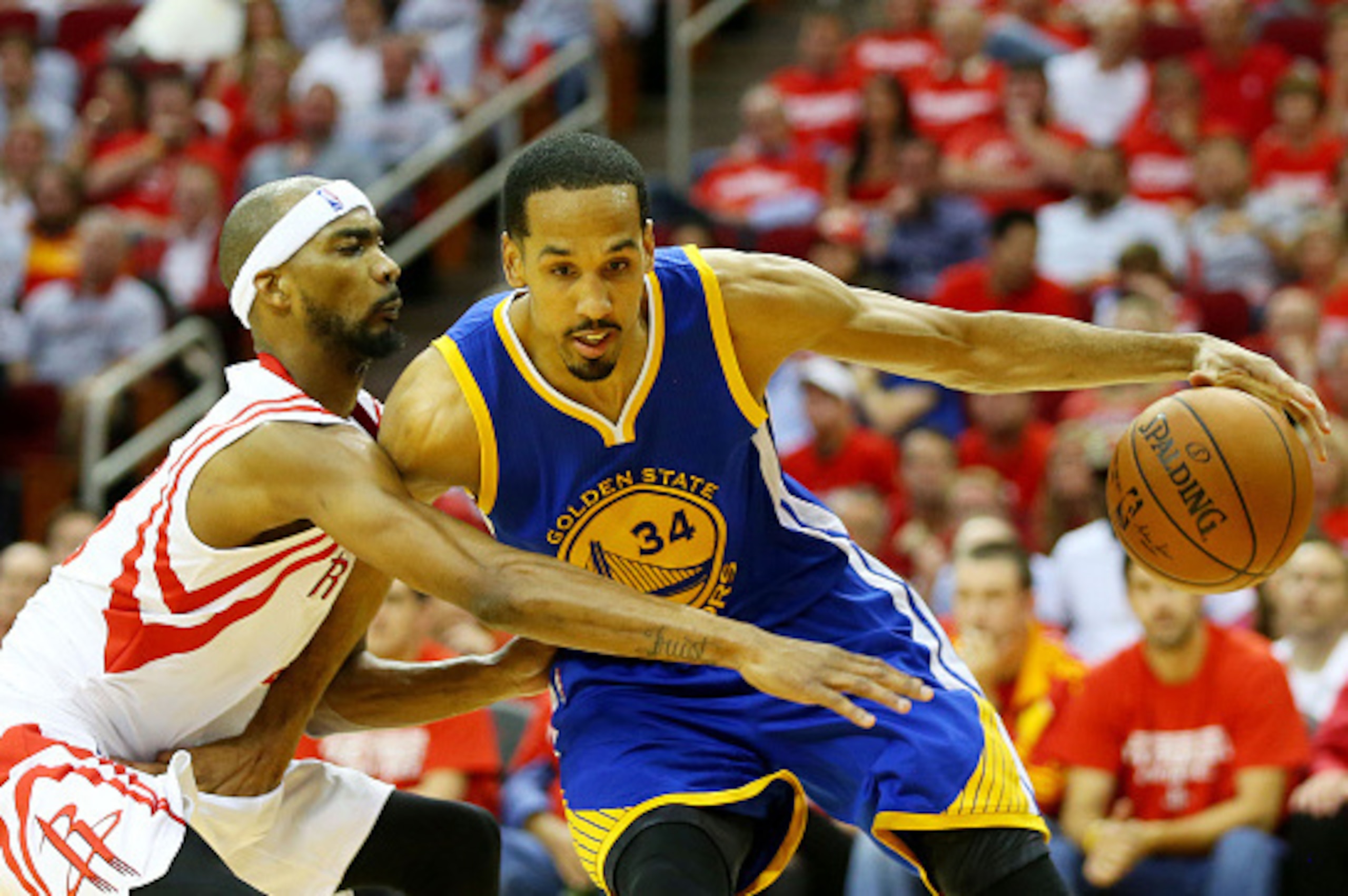 HOUSTON, TX - MAY 23:  Shaun Livingston #34 of the Golden State Warriors drives against Josh Smith #5 of the Houston Rockets in the fourth quarter during Game Three of the Western Conference Finals of the 2015 NBA PLayoffs at Toyota Center on May 23, 2015