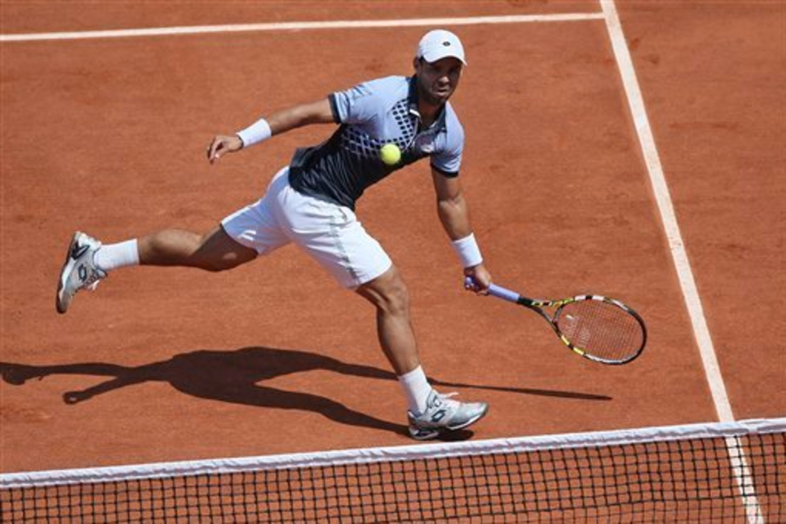 Falla forced Federer to work for his victory.