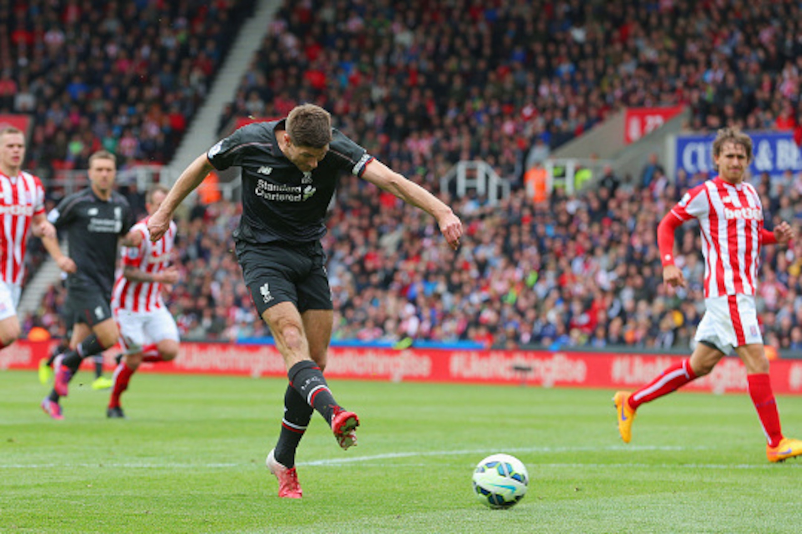STOKE ON TRENT, ENGLAND - MAY 24:  Steven Gerrard of Liverpool scores his team's first goal  during the Barclays Premier League match between Stoke City and Liverpool at Britannia Stadium on May 24, 2015 in Stoke on Trent, England.  (Photo by Dave Thompso