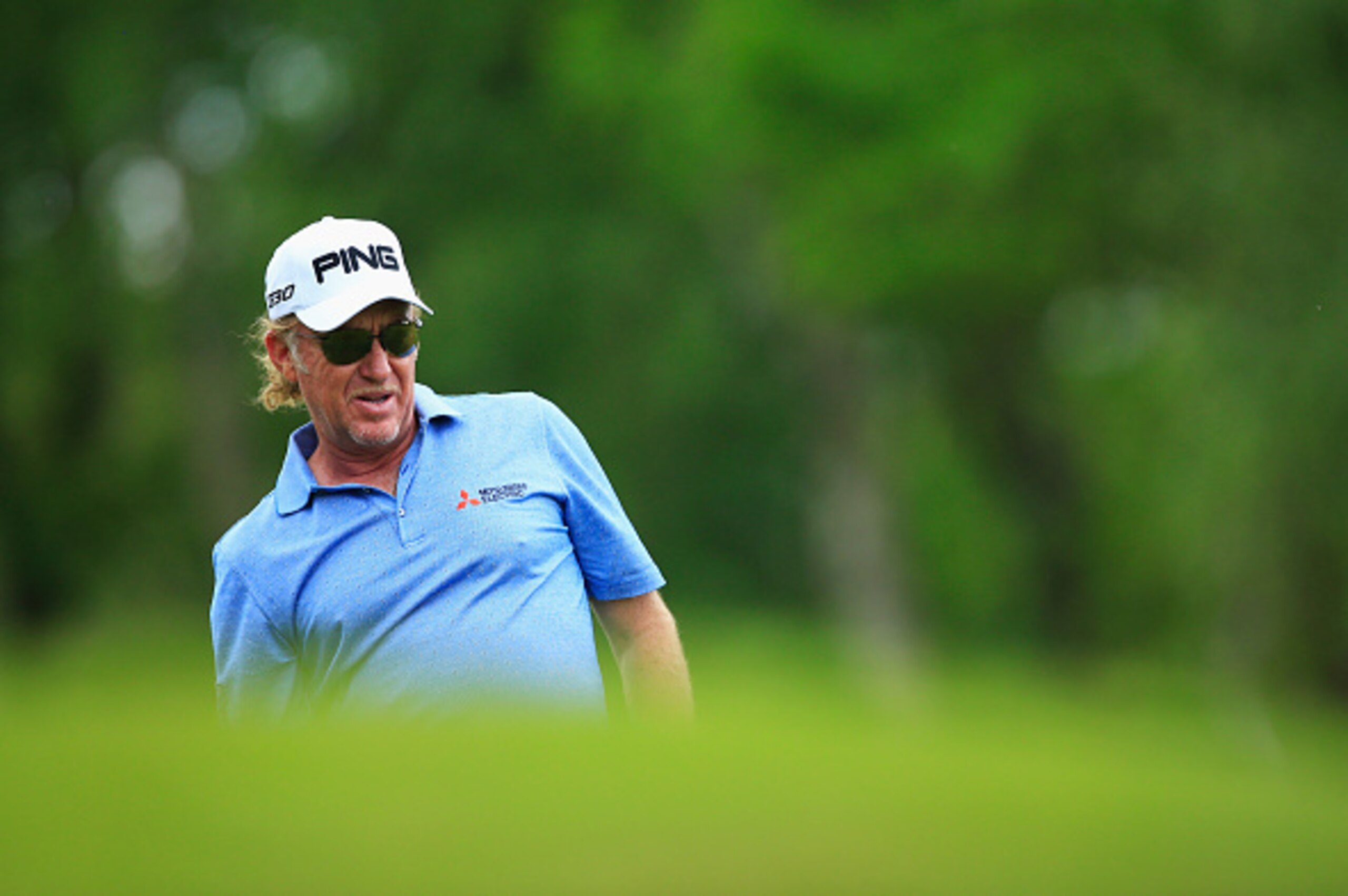 VIRGINIA WATER, ENGLAND - MAY 24:  Miguel Angel Jimenez of Spain watches his 2nd shot on the 9th hole during day 4 of the BMW PGA Championship at Wentworth on May 24, 2015 in Virginia Water, England.  (Photo by David Cannon/Getty Images)