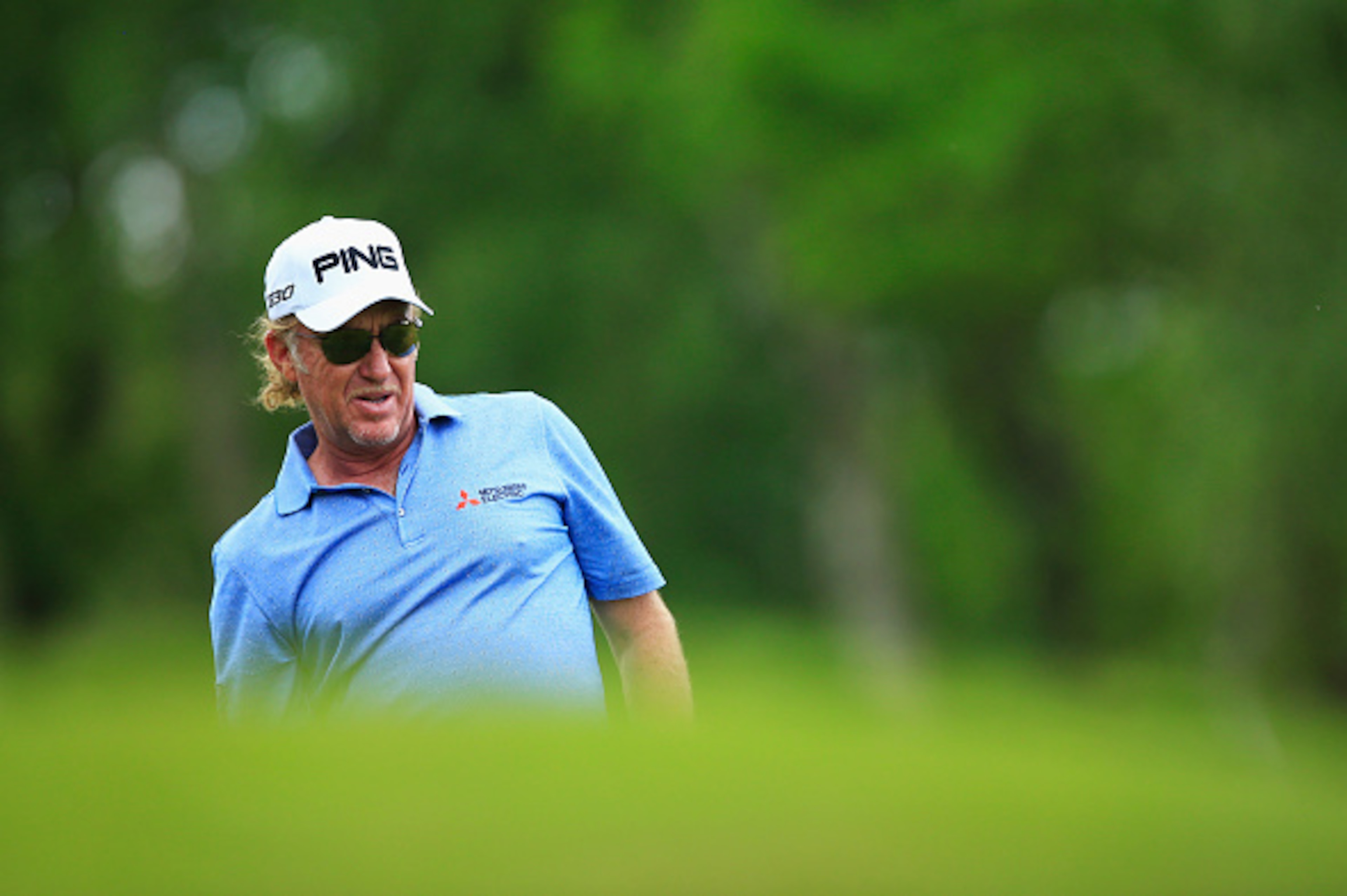 VIRGINIA WATER, ENGLAND - MAY 24:  Miguel Angel Jimenez of Spain watches his 2nd shot on the 9th hole during day 4 of the BMW PGA Championship at Wentworth on May 24, 2015 in Virginia Water, England.  (Photo by David Cannon/Getty Images)