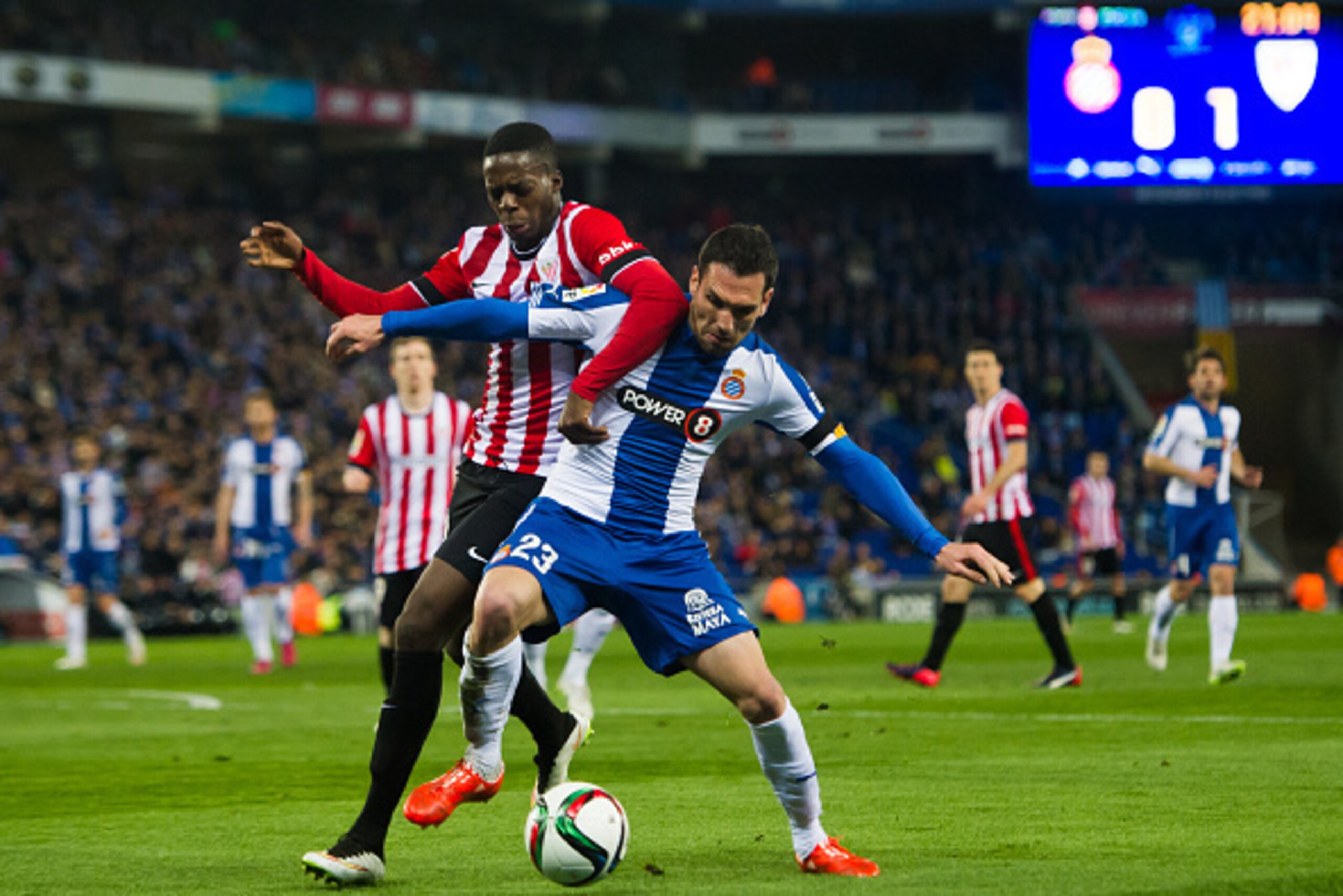 BARCELONA, SPAIN - MARCH 04: Inaki Williams (L) of Athletic Club fights for the ball with Anaitz Arbilla of RCD Espanyol during the Copa del Rey Semi-Final Second Leg match between RCD Espanyol and Athletic Club at Cornella-El Prat Stadium on March 4, 201