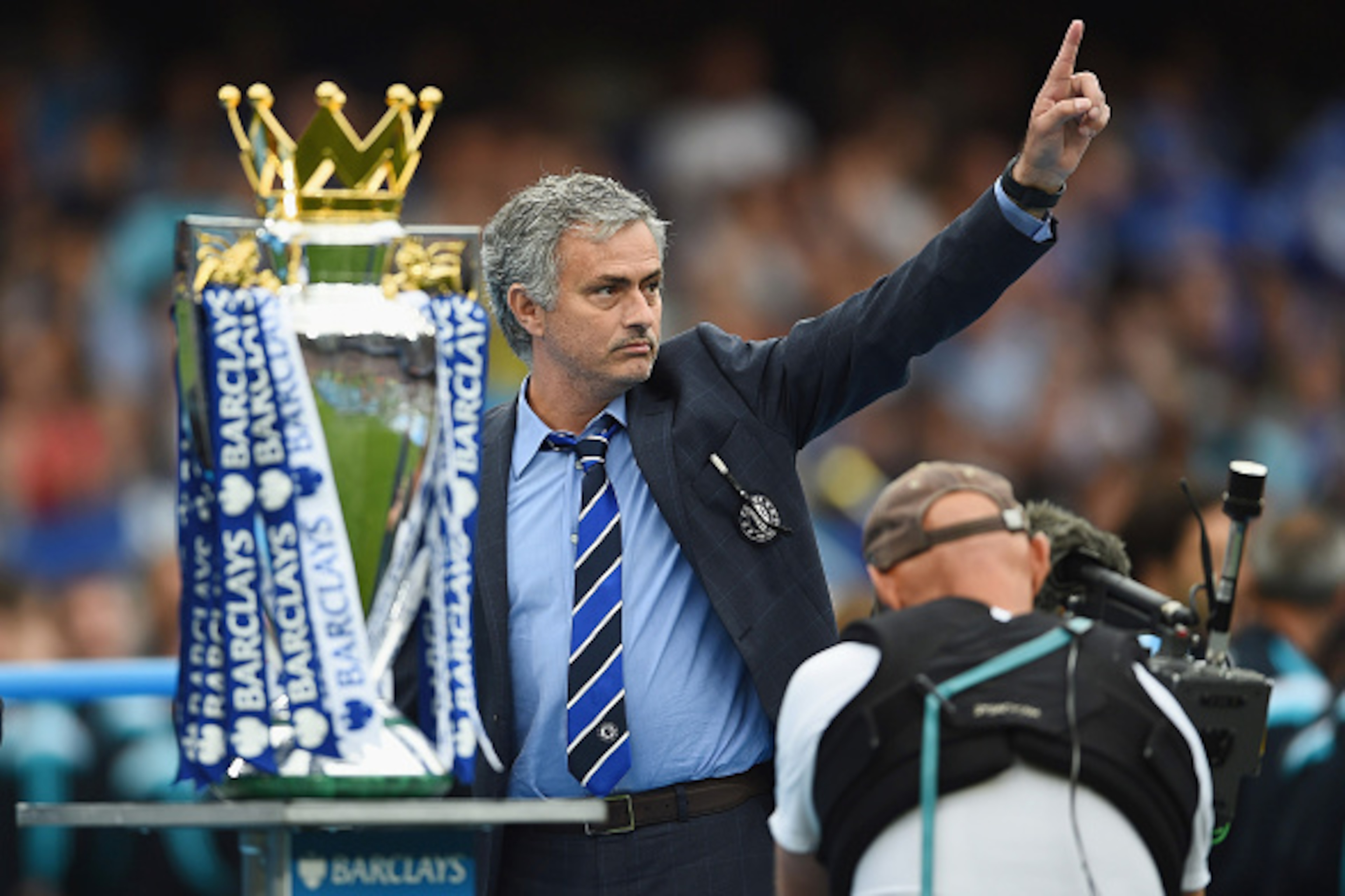 LONDON, ENGLAND - MAY 24:  Jose Mourinho manager of Chelsea celebrates winning the Premier League title after the Barclays Premier League match between Chelsea and Sunderland at Stamford Bridge on May 24, 2015 in London, England.  (Photo by Laurence Griff