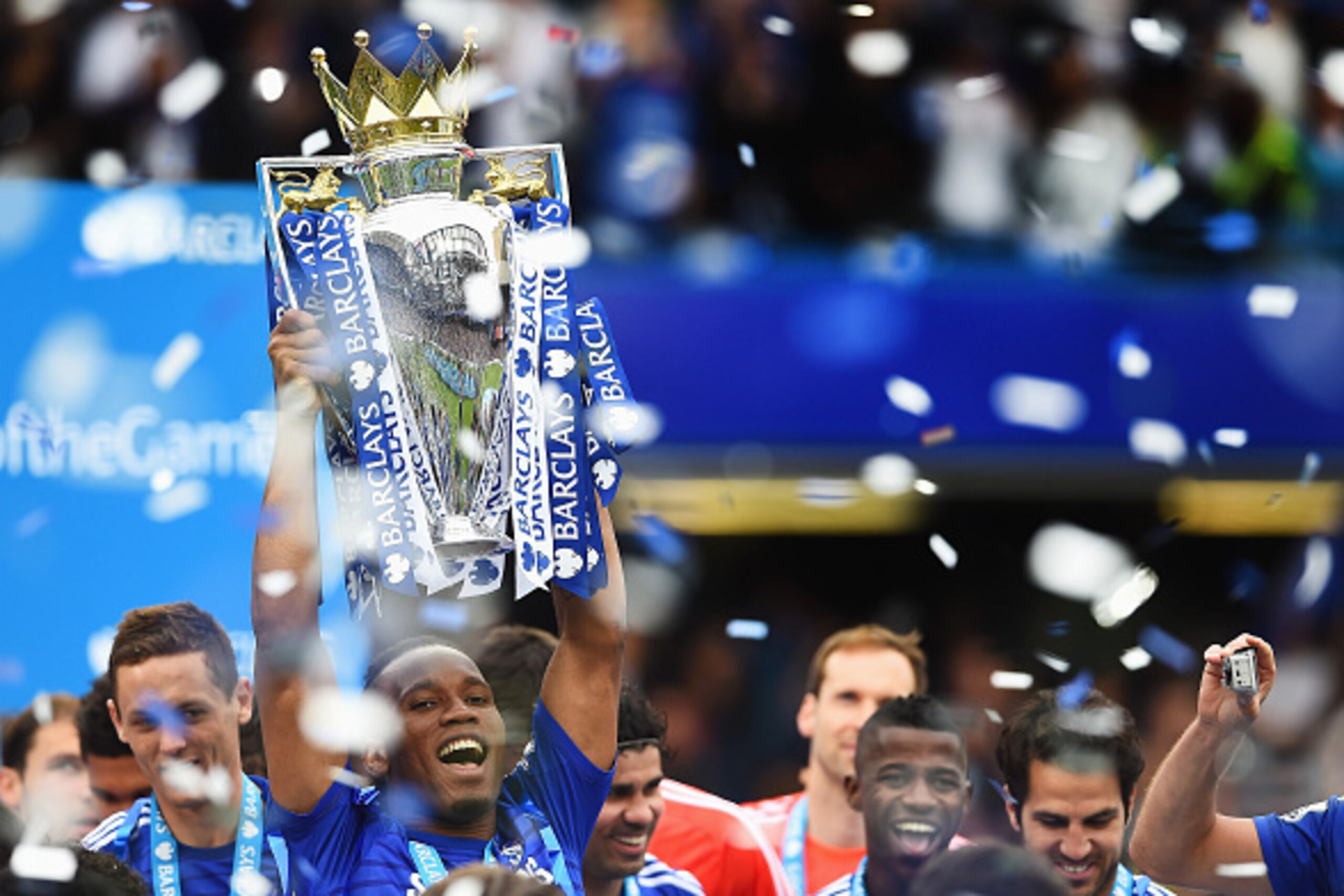 LONDON, ENGLAND - MAY 24:  Didier Drogba of Chelsea lifts the trophy after the Barclays Premier League match between Chelsea and Sunderland at Stamford Bridge on May 24, 2015 in London, England.  (Photo by Laurence Griffiths/Getty Images)