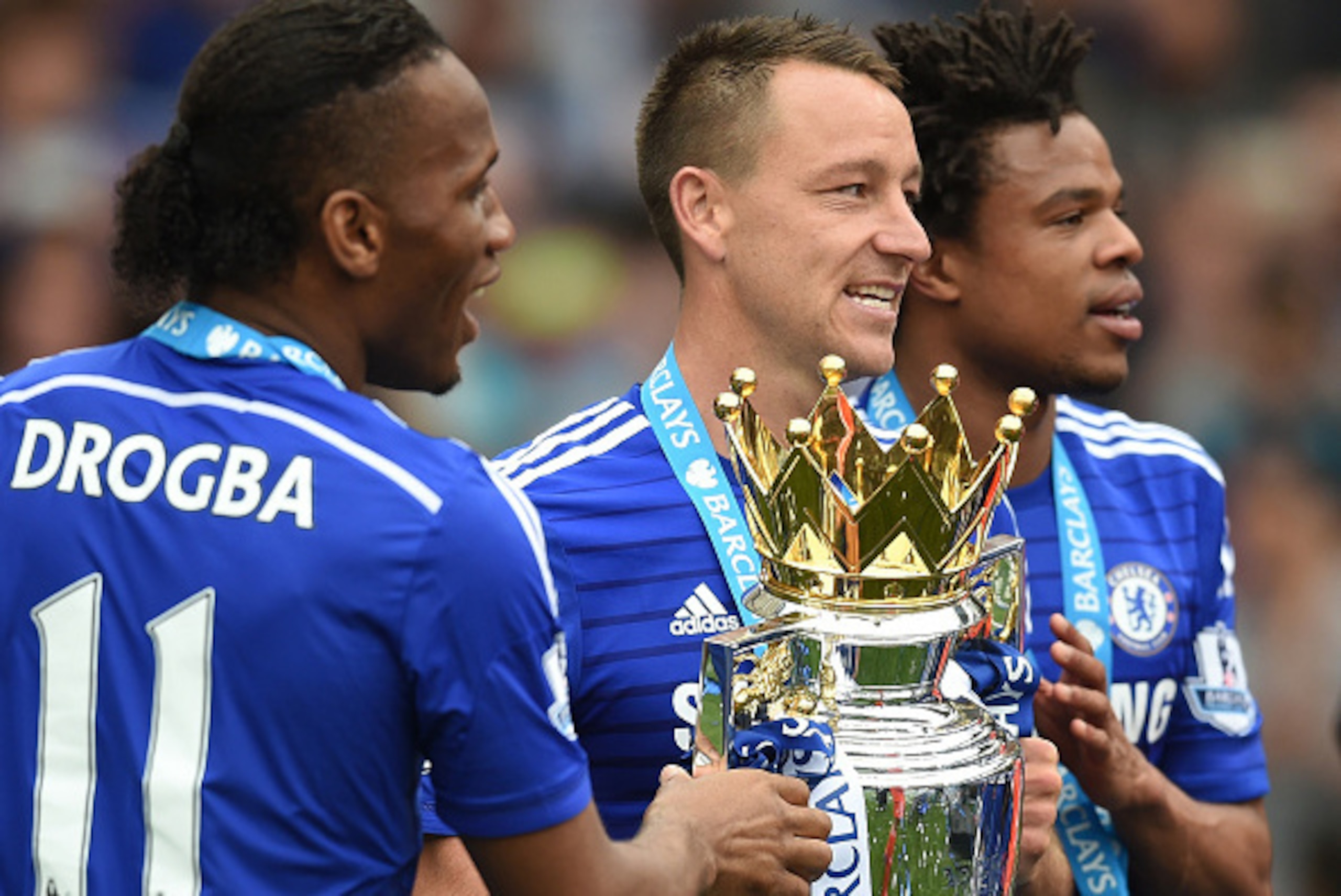LONDON, ENGLAND - MAY 24:  John Terry and Didier Drogba of Chelsea hold the trophy after the Barclays Premier League match between Chelsea and Sunderland at Stamford Bridge on May 24, 2015 in London, England.  (Photo by Michael Regan/Getty Images)