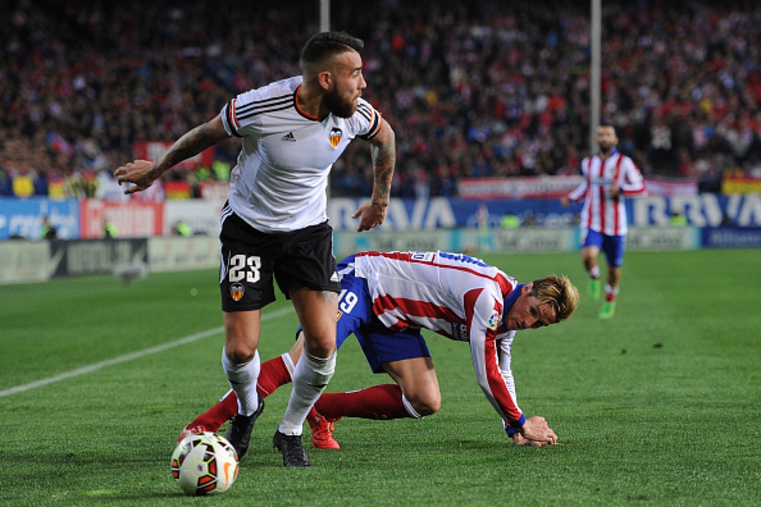 MADRID, SPAIN - MARCH 08:  Nicolas Otamendi of Valencia CF gets the better of Fernando Torres of Club Atletico de Madrid goes for a high ball against during the Lia Liga match between Club Atletico de Madrid and Valencia CF at Vicente Calderon Stadium on 