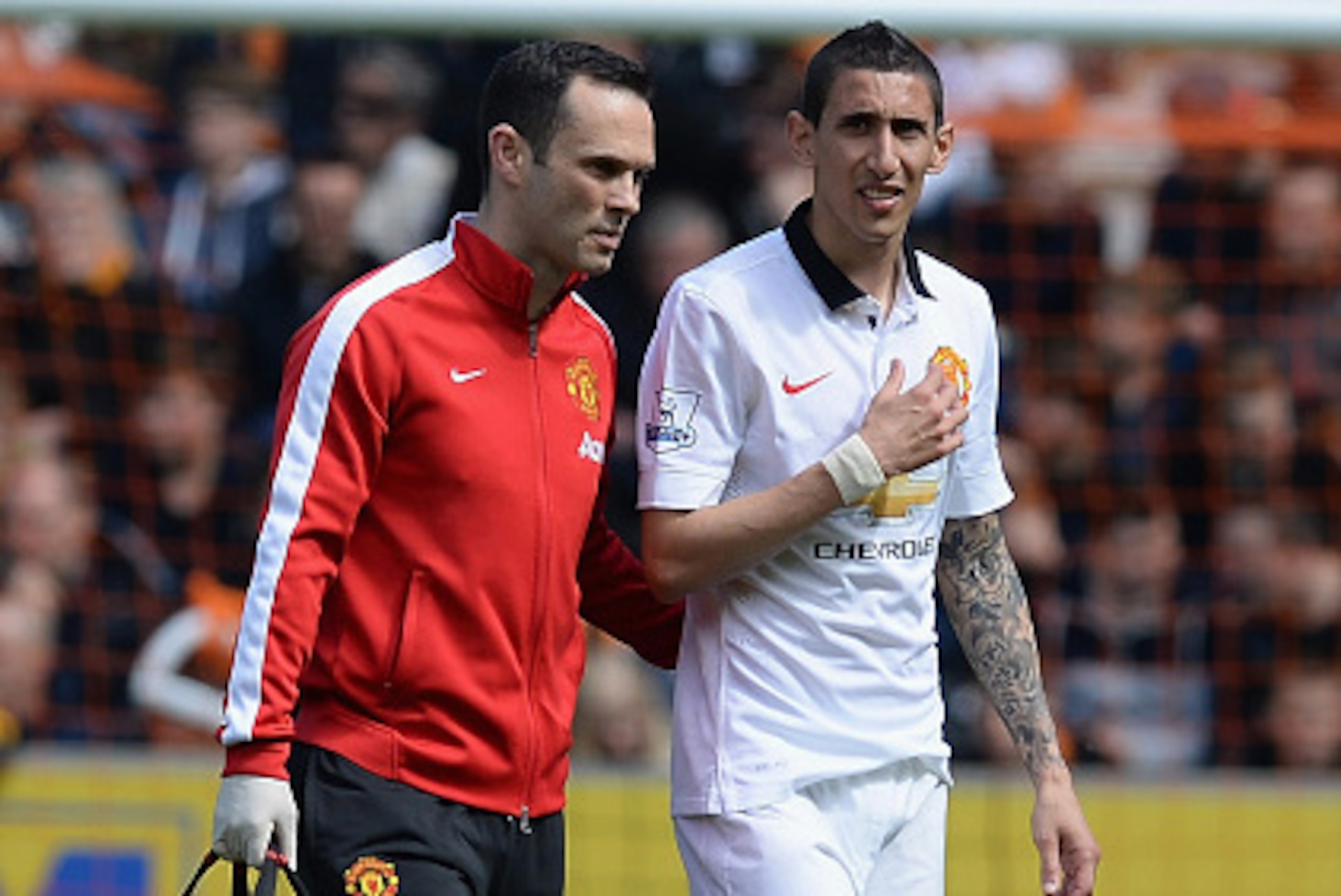 HULL, ENGLAND - MAY 24: Angel di Maria of Manchester United receives medical treatment during the Barclays Premier League match between Hull City and Manchester United at KC Stadium on May 24, 2015 in Hull, England.  (Photo by Nigel Roddis/Getty Images)