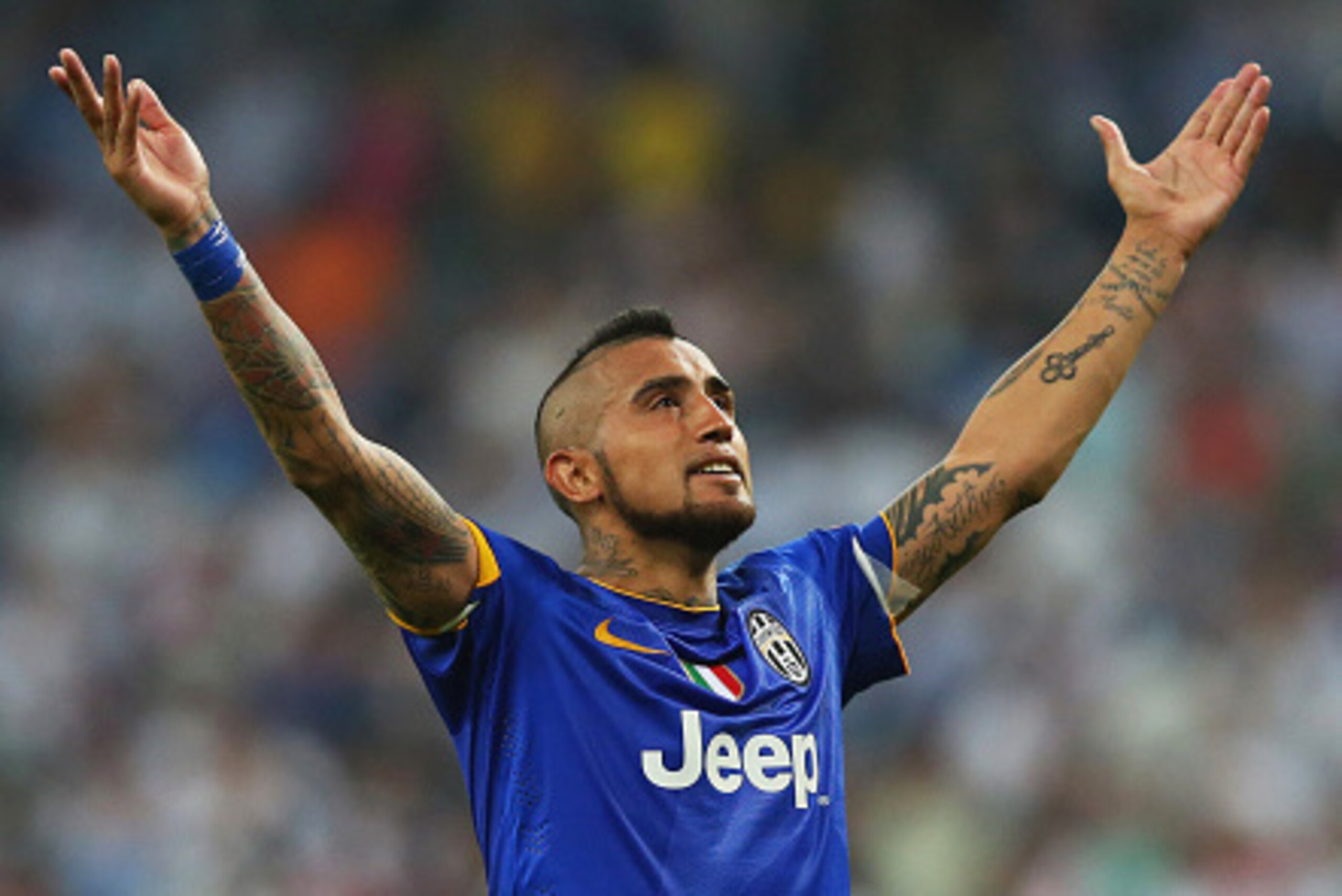 MADRID, SPAIN - MAY 13:  Arturo Vidal of Juventus celebates following his team's progression to the final during the UEFA Champions League Semi Final, second leg match between Real Madrid and Juventus at Estadio Santiago Bernabeu on May 13, 2015 in Madrid