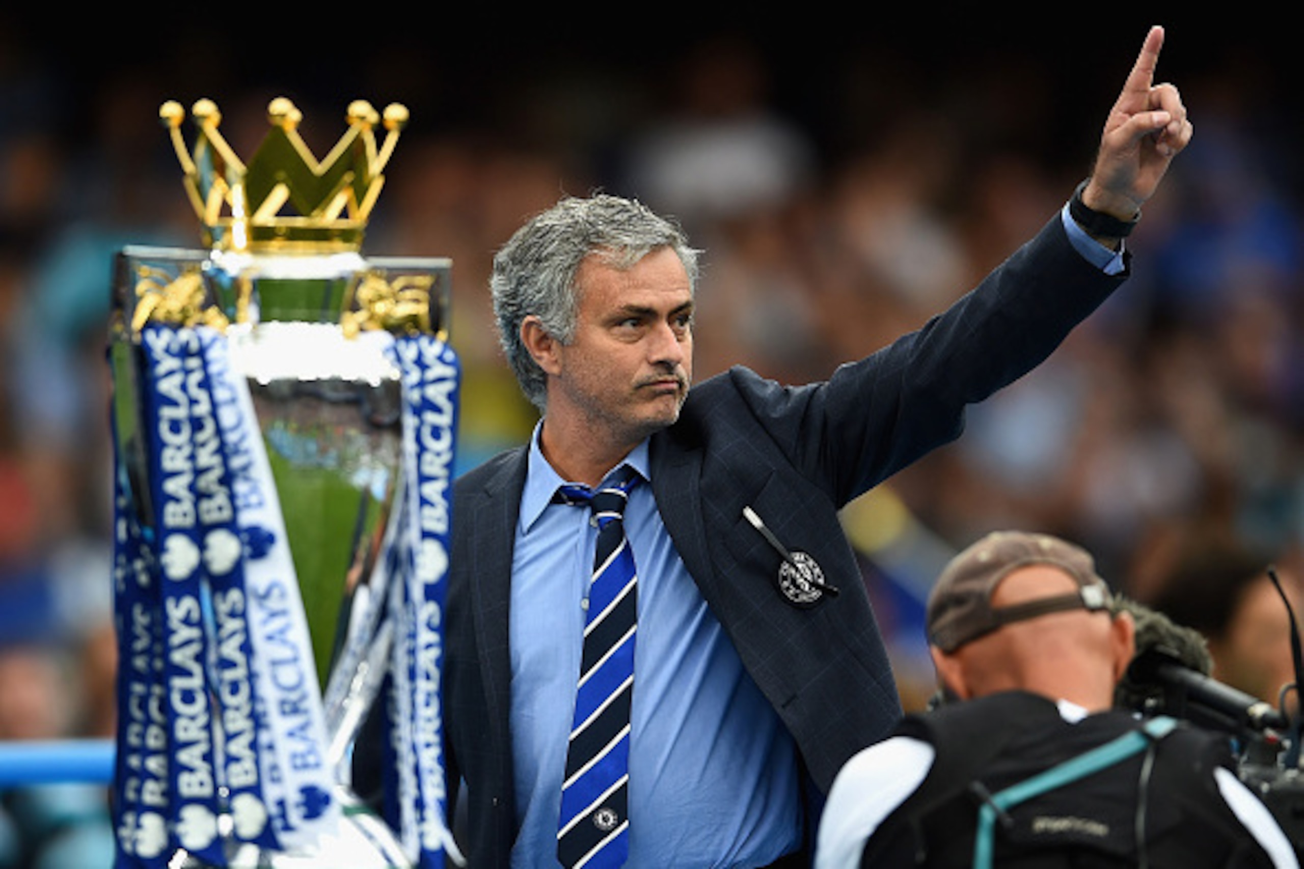 LONDON, ENGLAND - MAY 24:  Jose Mourinho manager of Chelsea celebrates the Premier League title after the Barclays Premier League match between Chelsea and Sunderland at Stamford Bridge on May 24, 2015 in London, England.  (Photo by Laurence Griffiths/Get