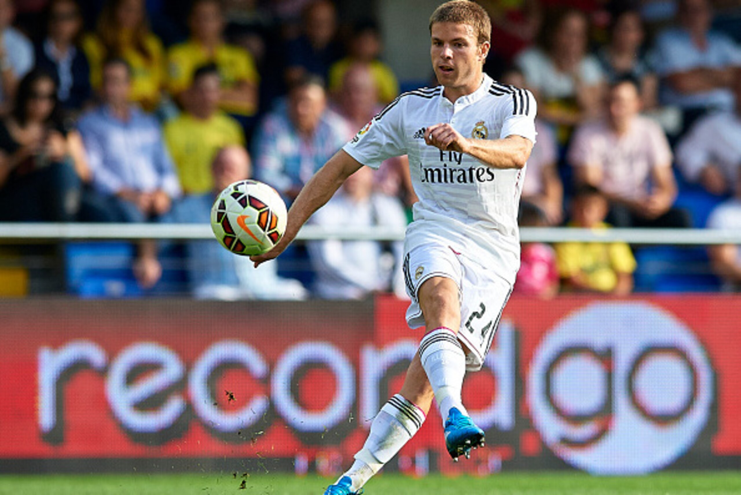 VILLARREAL, SPAIN - SEPTEMBER 27:  Asier Illarramendi of Real Madrid in action during the La Liga match between Villarreal CF and Real Madrid at El Madrigal on September 27, 2014 in Villarreal, Spain.  (Photo by Manuel Queimadelos Alonso/Getty Images)