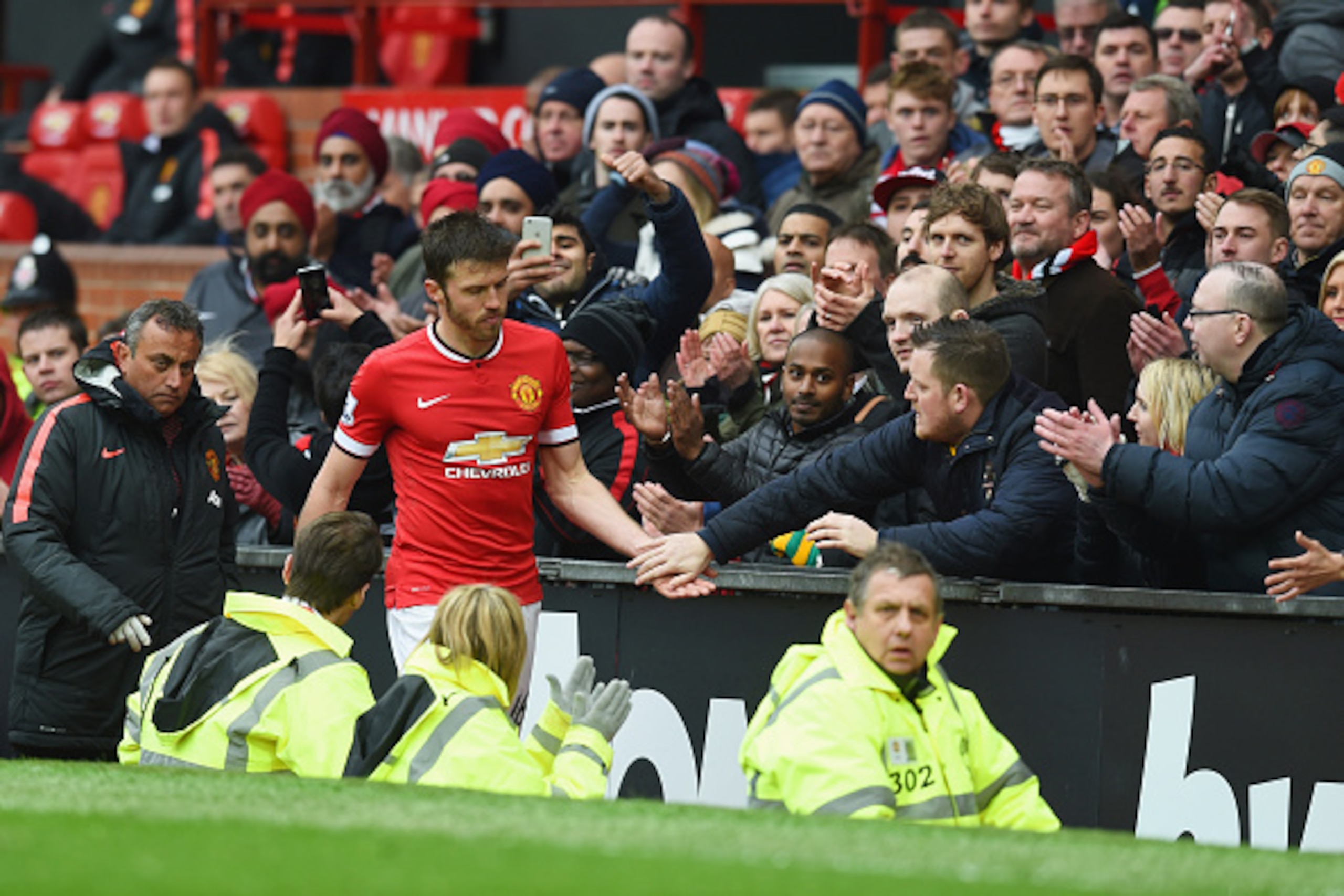 MANCHESTER, ENGLAND - APRIL 12:  An injured Michael Carrick of Manchester United walks along the touchline the Barclays Premier League match between Manchester United and Manchester City at Old Trafford on April 12, 2015 in Manchester, England.  (Photo by