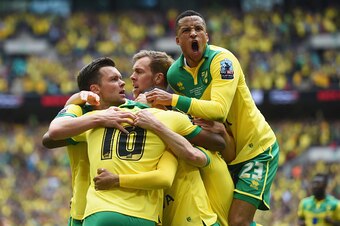 LONDON, ENGLAND - MAY 25:  Cameron Jerome of Norwich City (10) is congratulated by Martin Olsson (23) and team mates as he scores their first goal during the Sky Bet Championship Playoff Final between Middlesbrough and Norwich City at Wembley Stadium on M